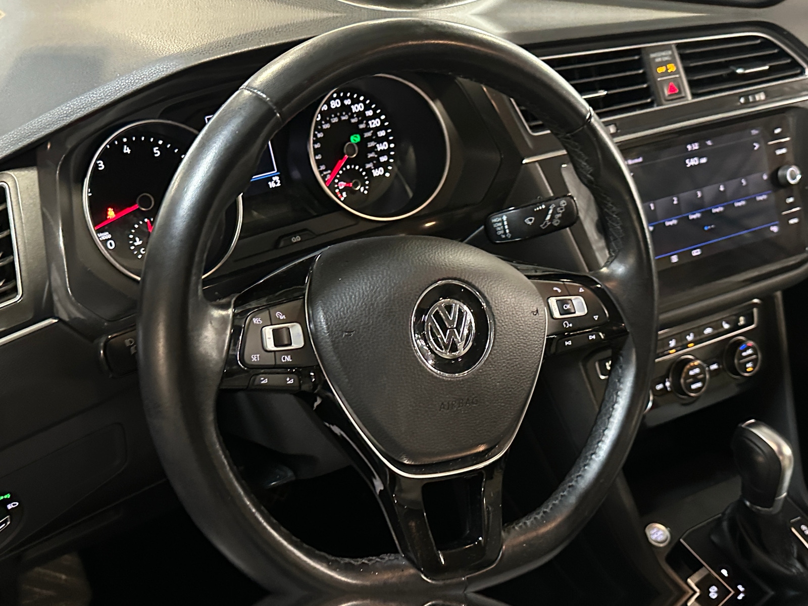 Thumbnail: 2018 Volkswagen Tiguan - 4