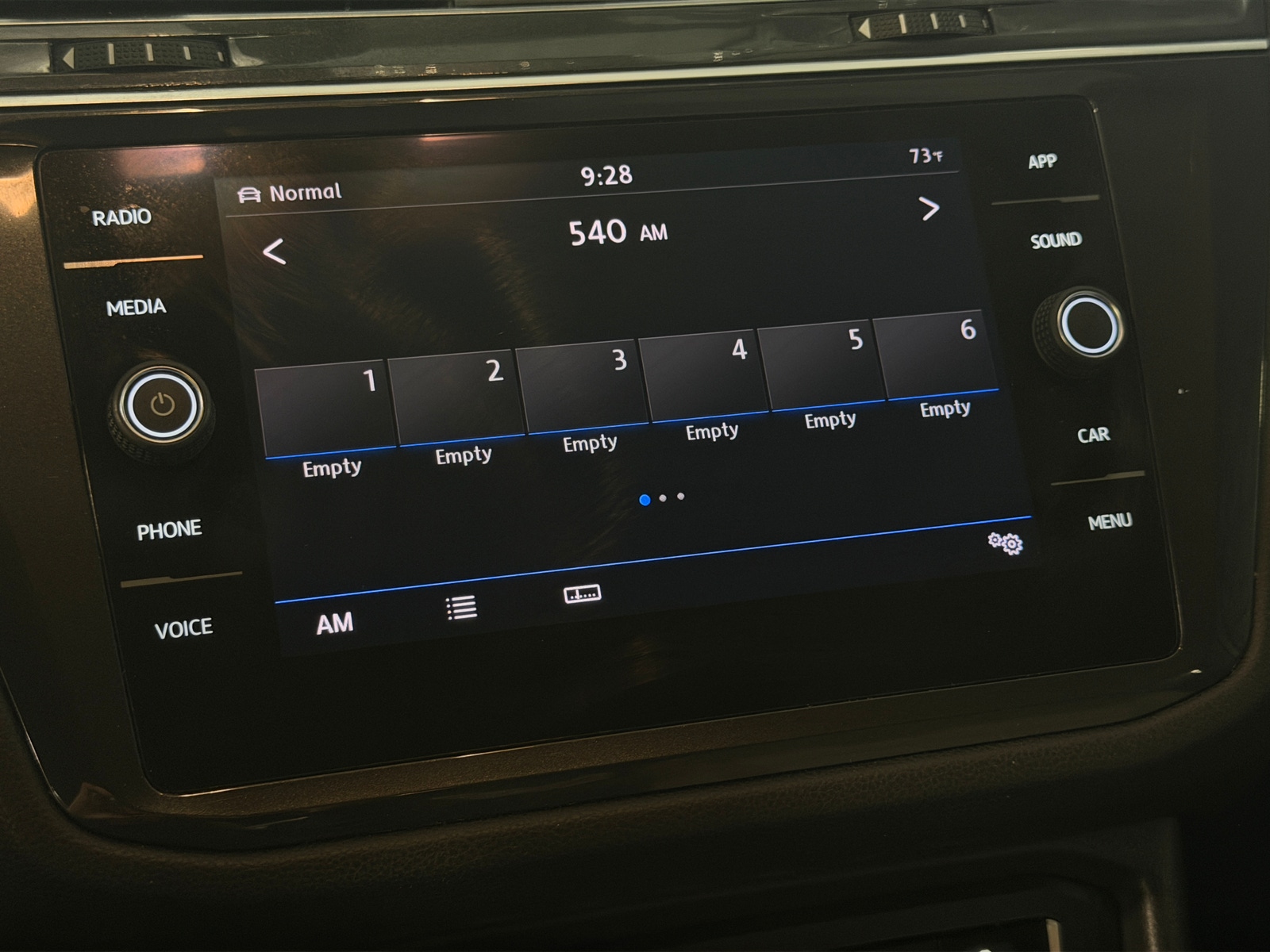 Thumbnail: 2018 Volkswagen Tiguan - 3
