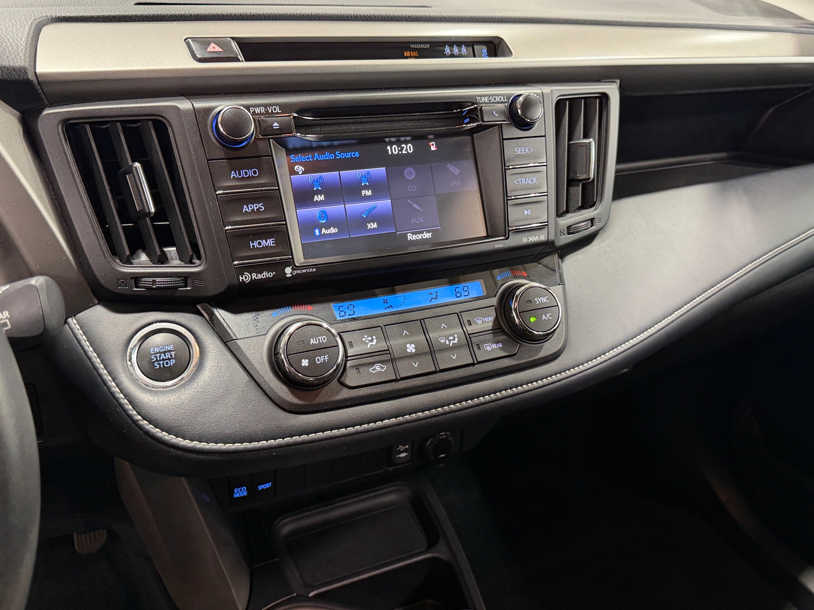 Thumbnail: 2018 Toyota RAV4 - 4