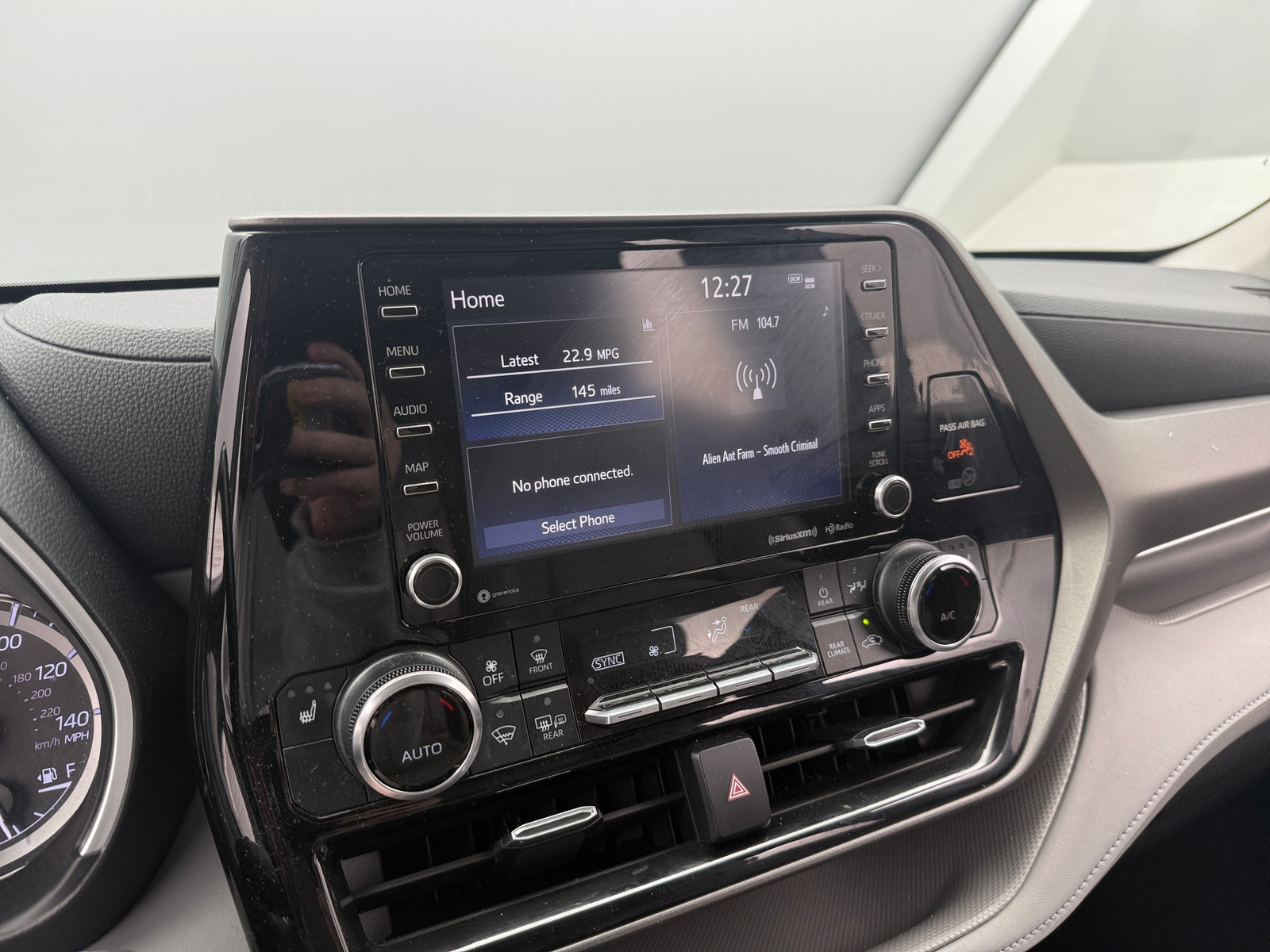 Thumbnail: 2022 Toyota Highlander - 3