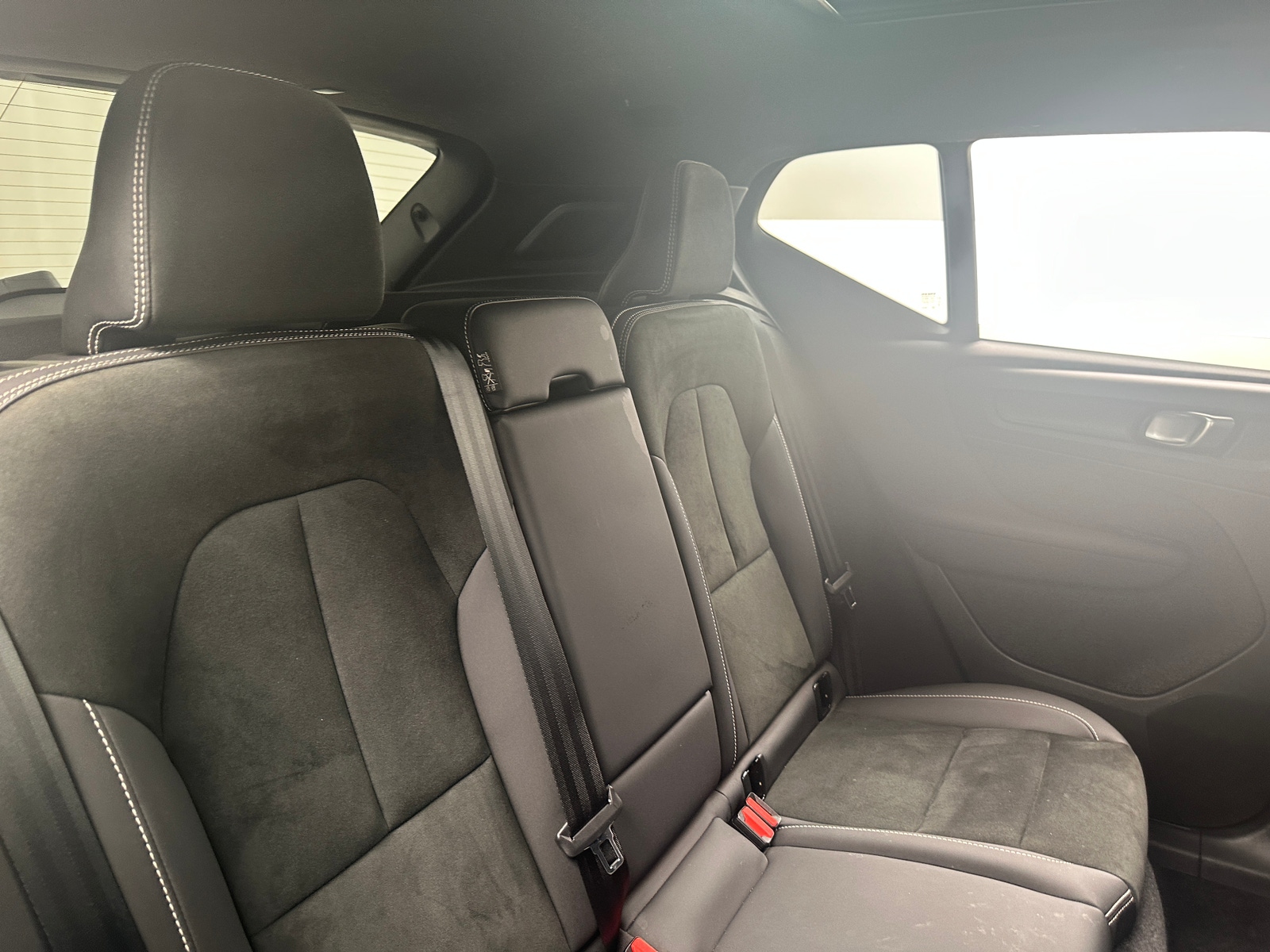 Thumbnail: 2023 Volvo XC40 - 5