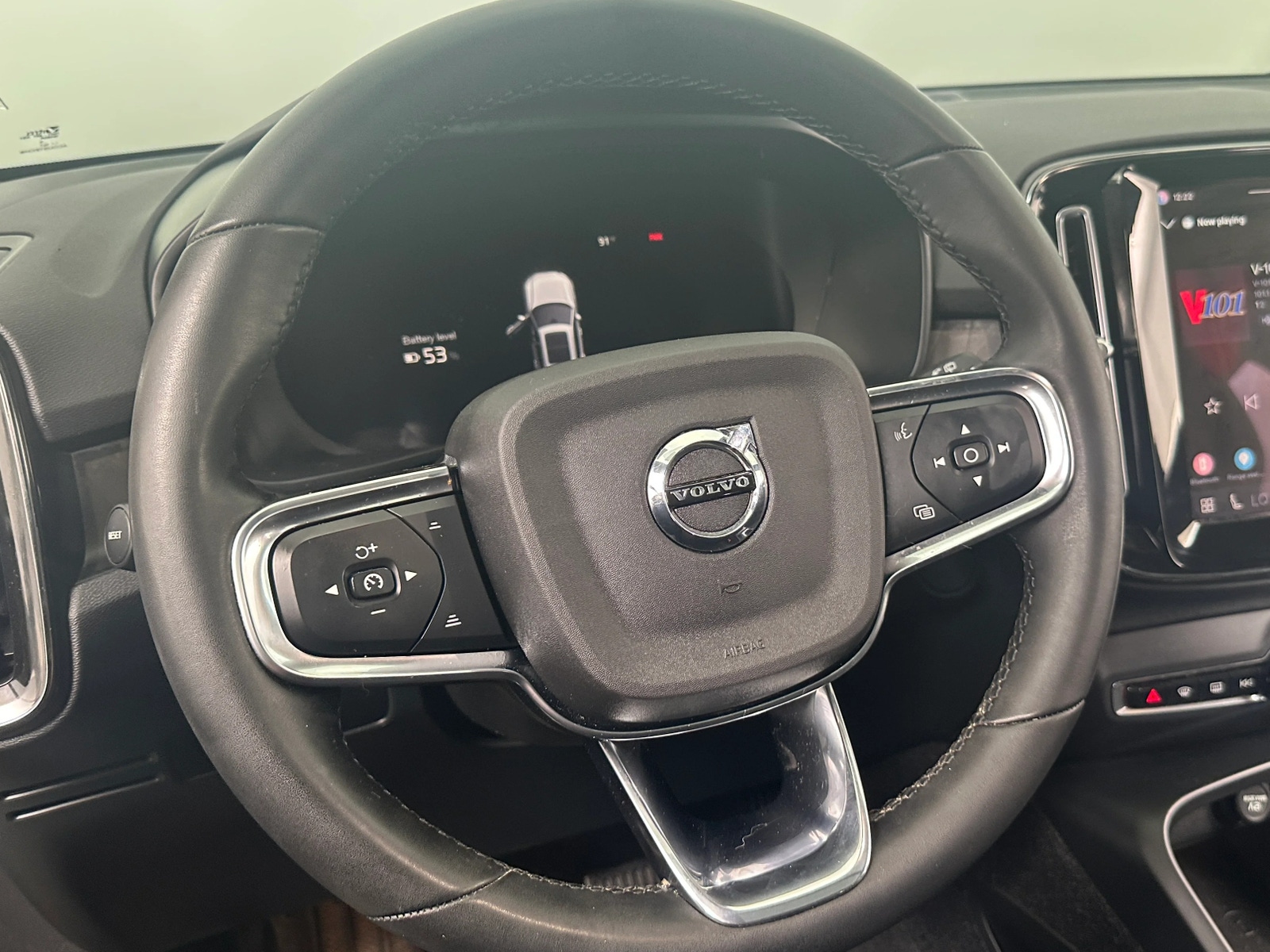 Thumbnail: 2023 Volvo XC40 - 4