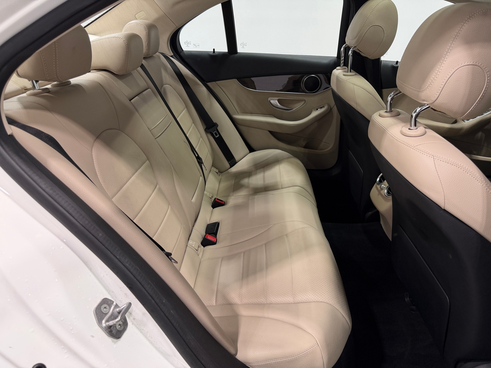 Thumbnail: 2016 Mercedes-Benz C-Class - 6