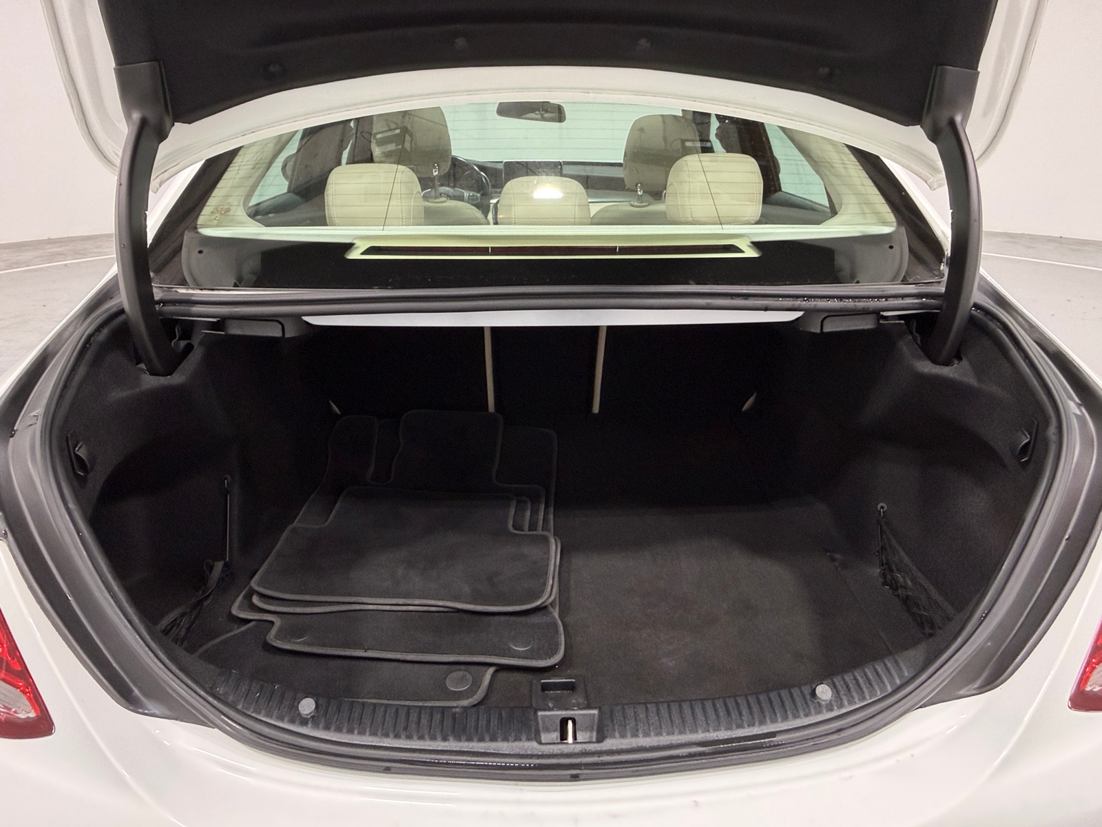 Thumbnail: 2016 Mercedes-Benz C-Class - 7