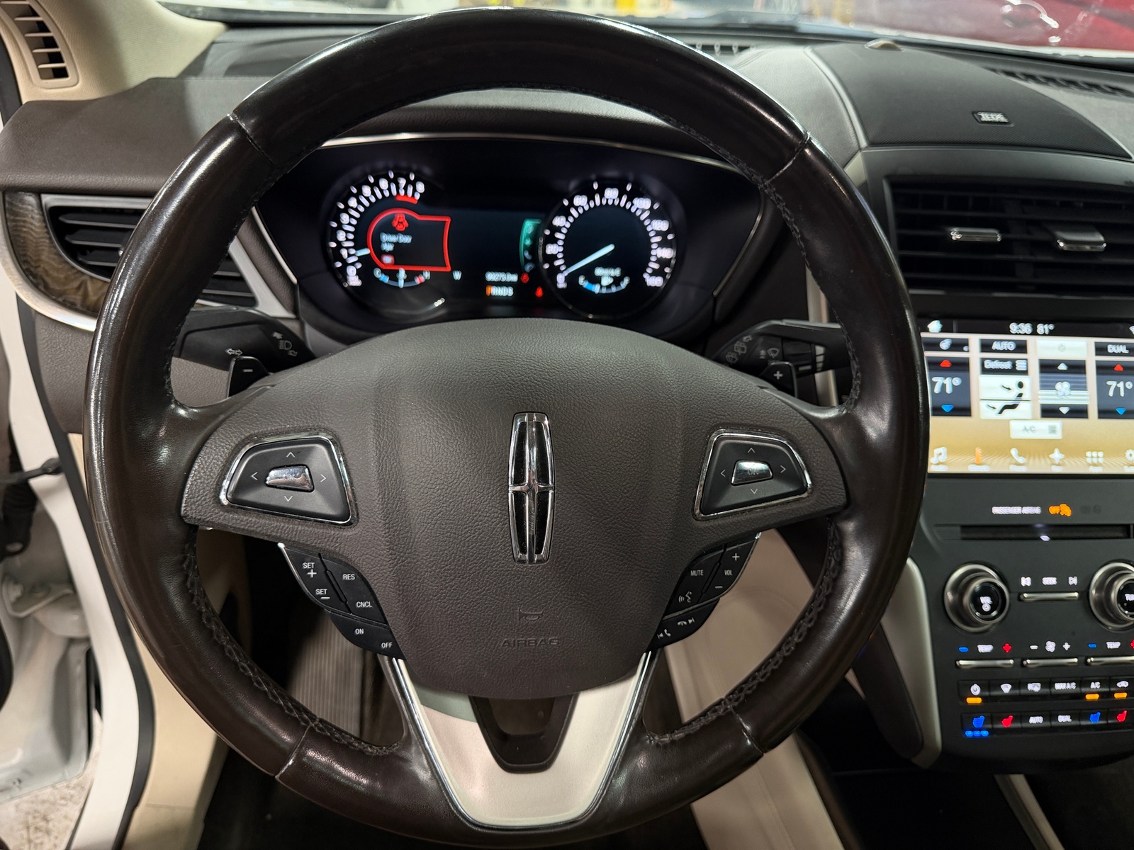 Thumbnail: 2017 Lincoln MKC - 4