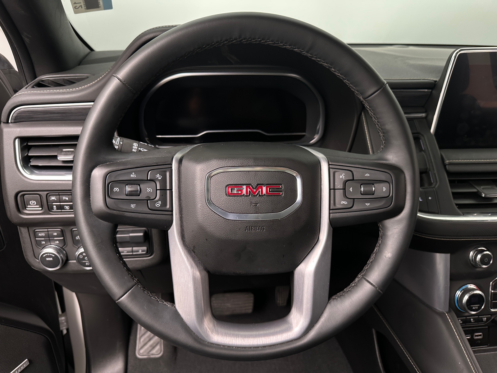 Thumbnail: 2023 GMC Yukon XL - 4