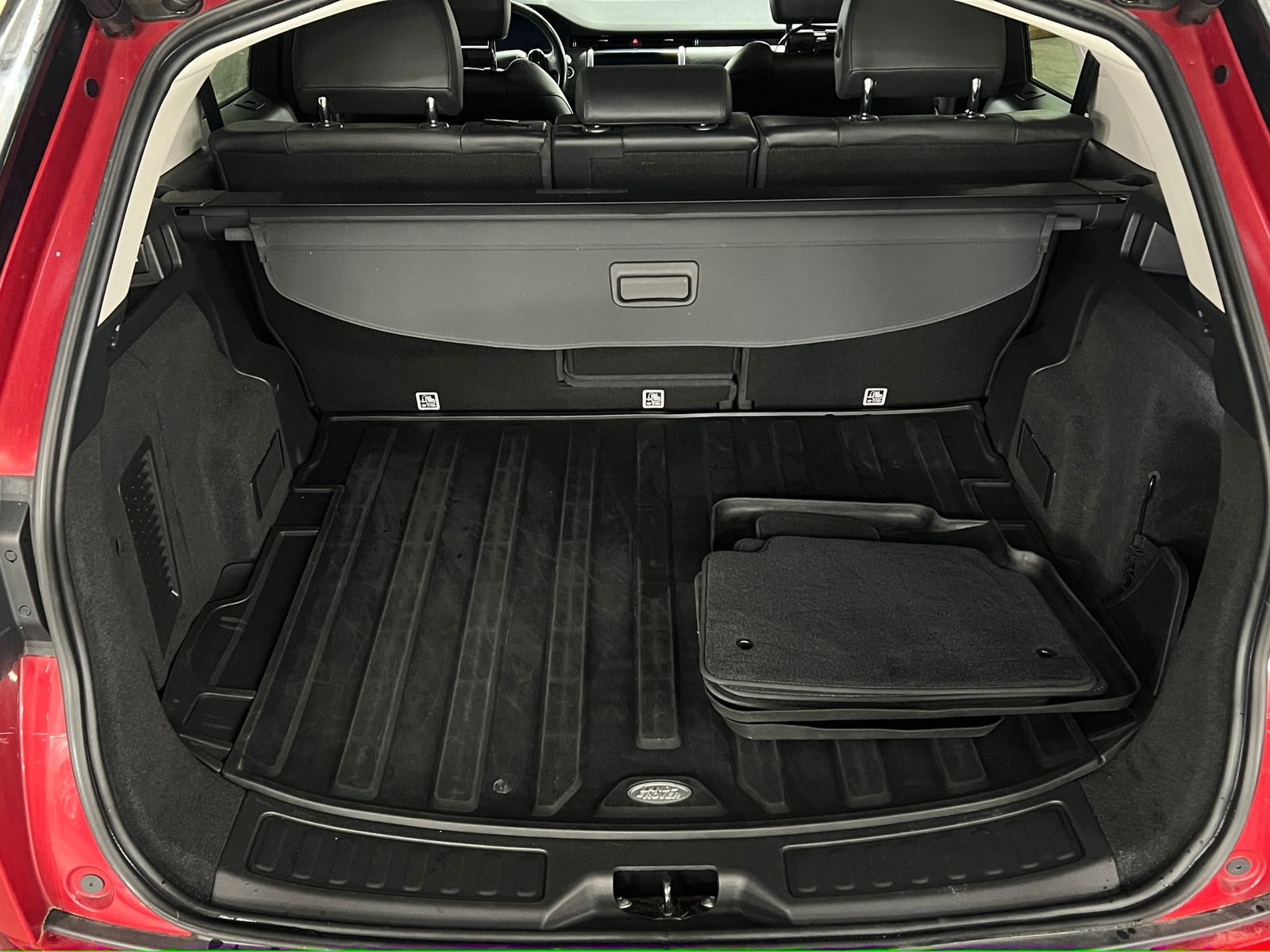 Thumbnail: 2020 Land Rover Discovery Sport - 6