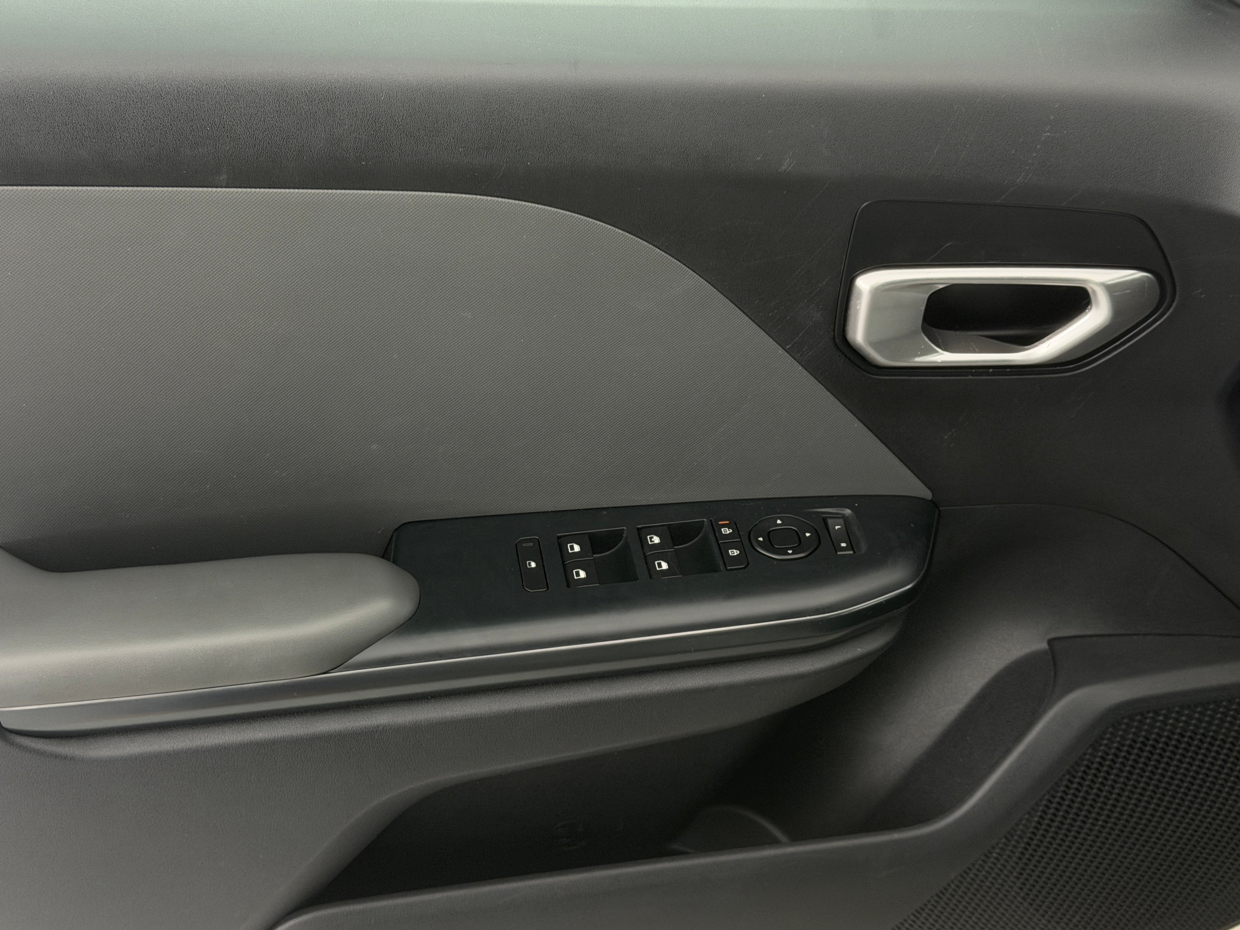 2025 Kia K4 LXS - Photo 9