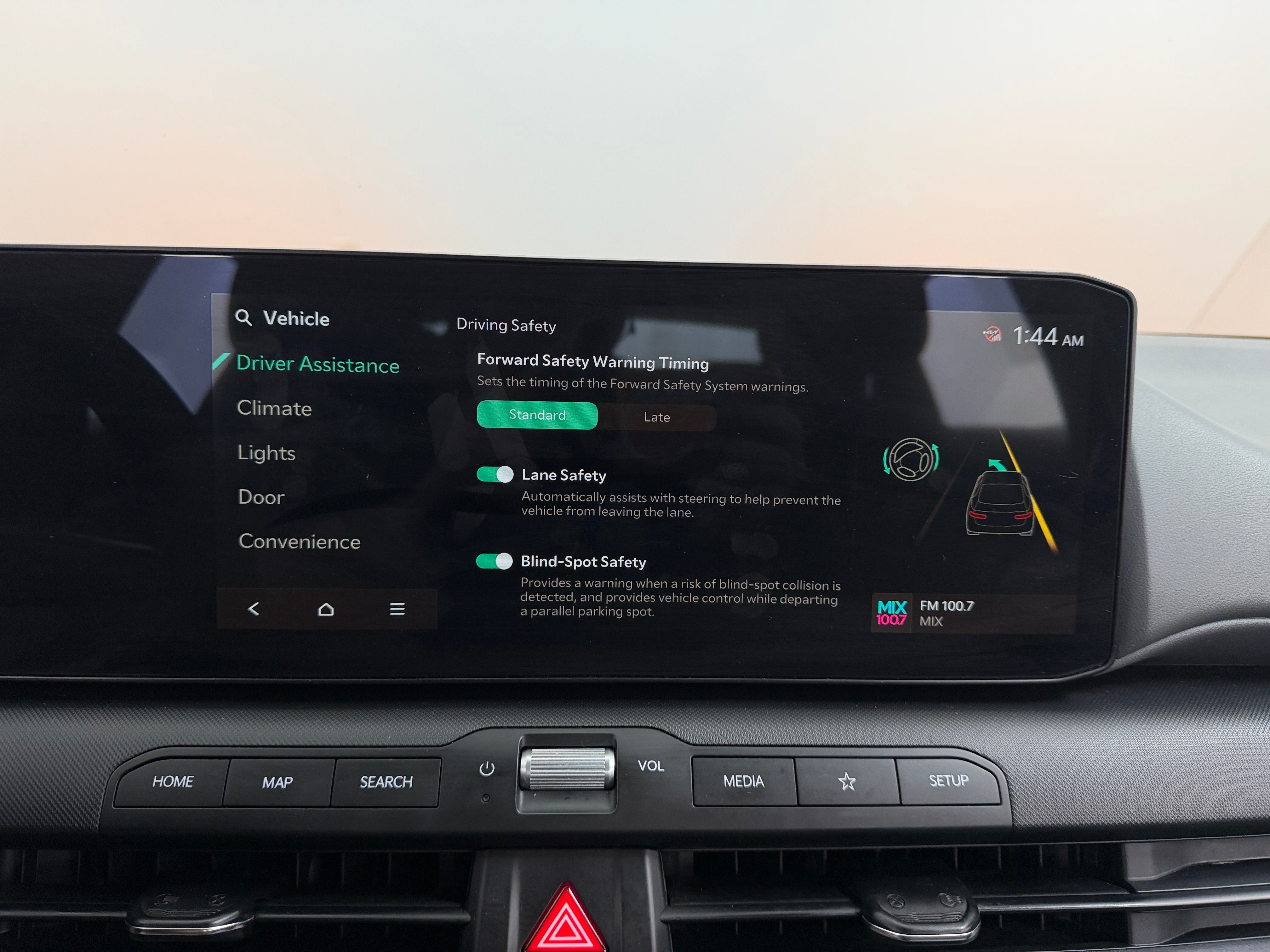 2025 Kia K4 LXS - Photo 12