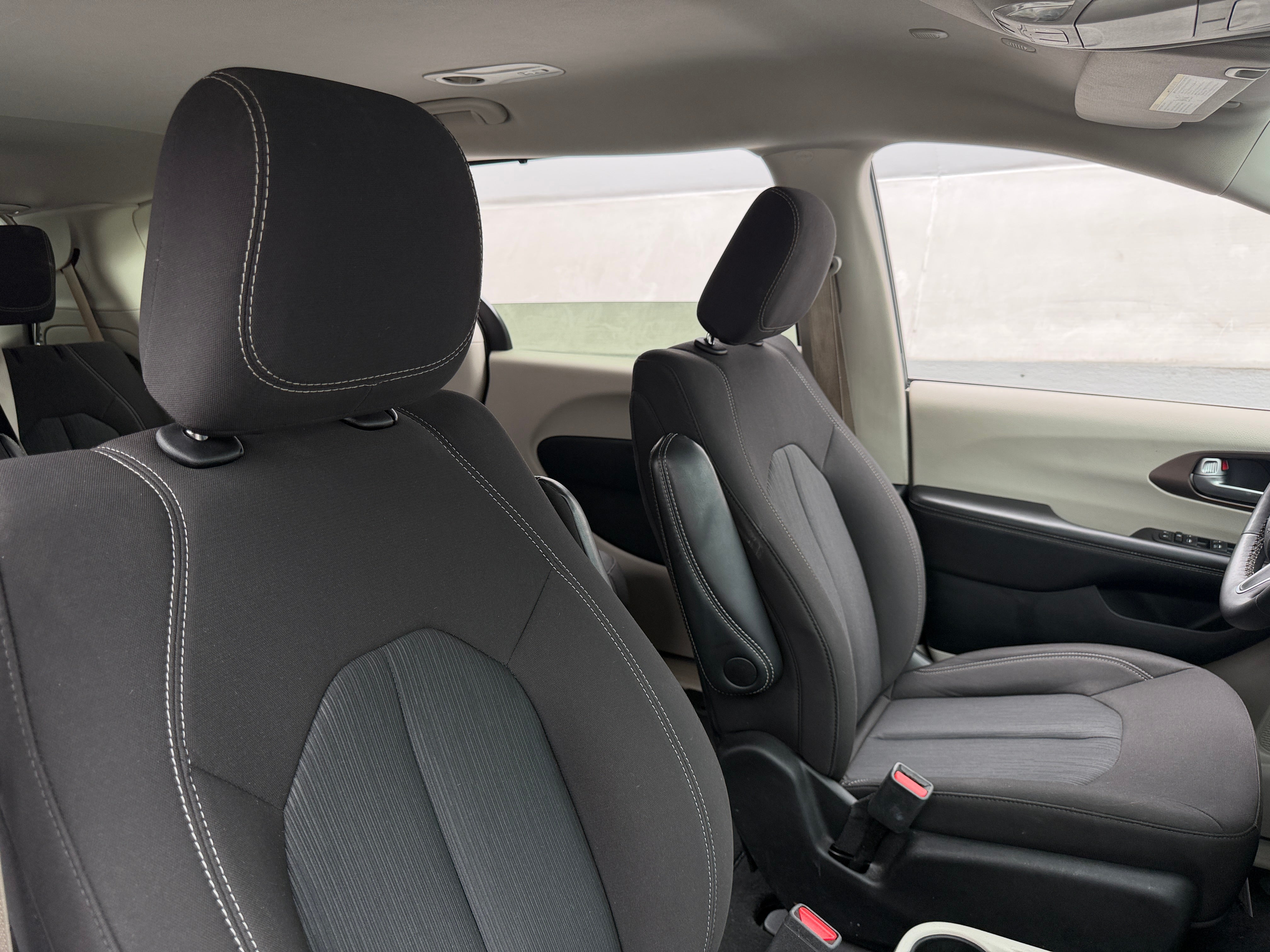 2024 Chrysler Voyager LX