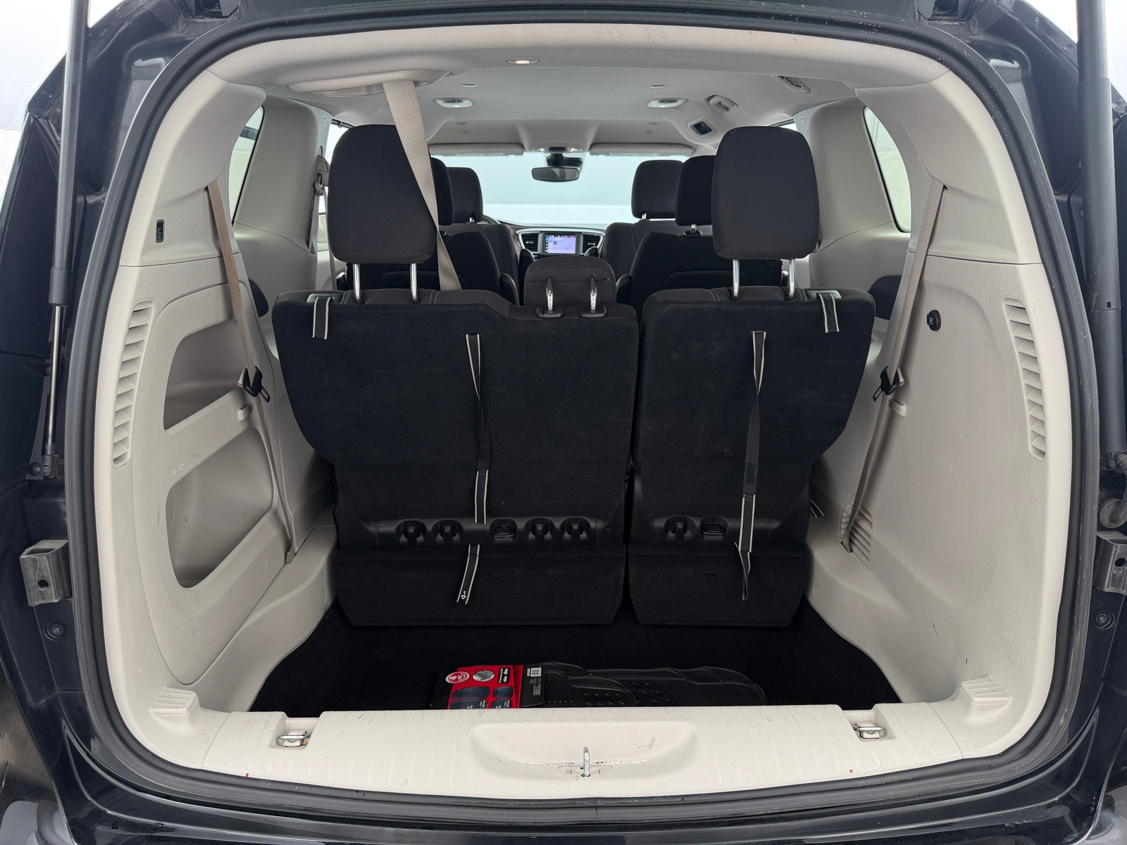 Thumbnail: 2024 Chrysler Voyager - 7