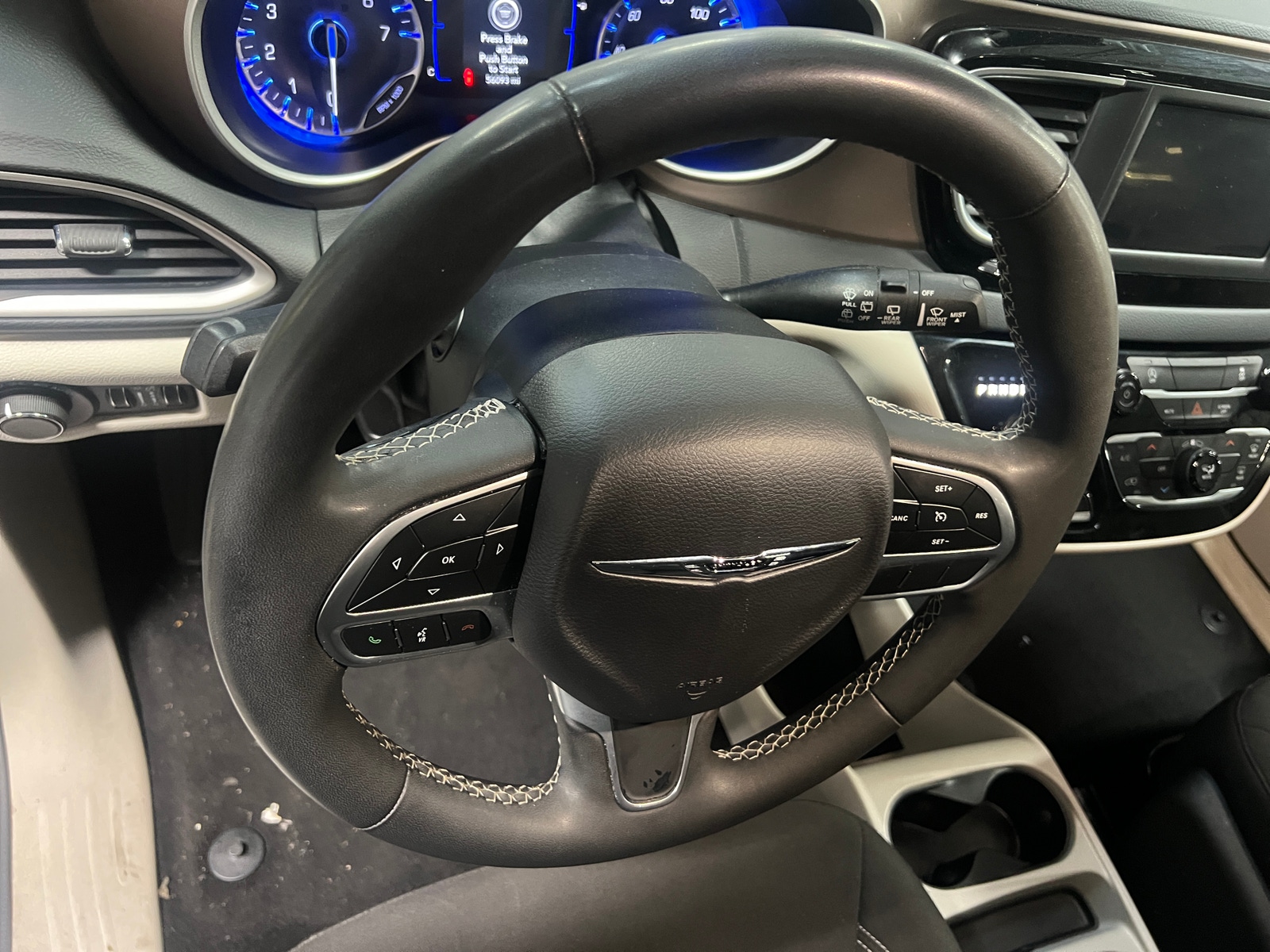 Thumbnail: 2023 Chrysler Voyager - 5
