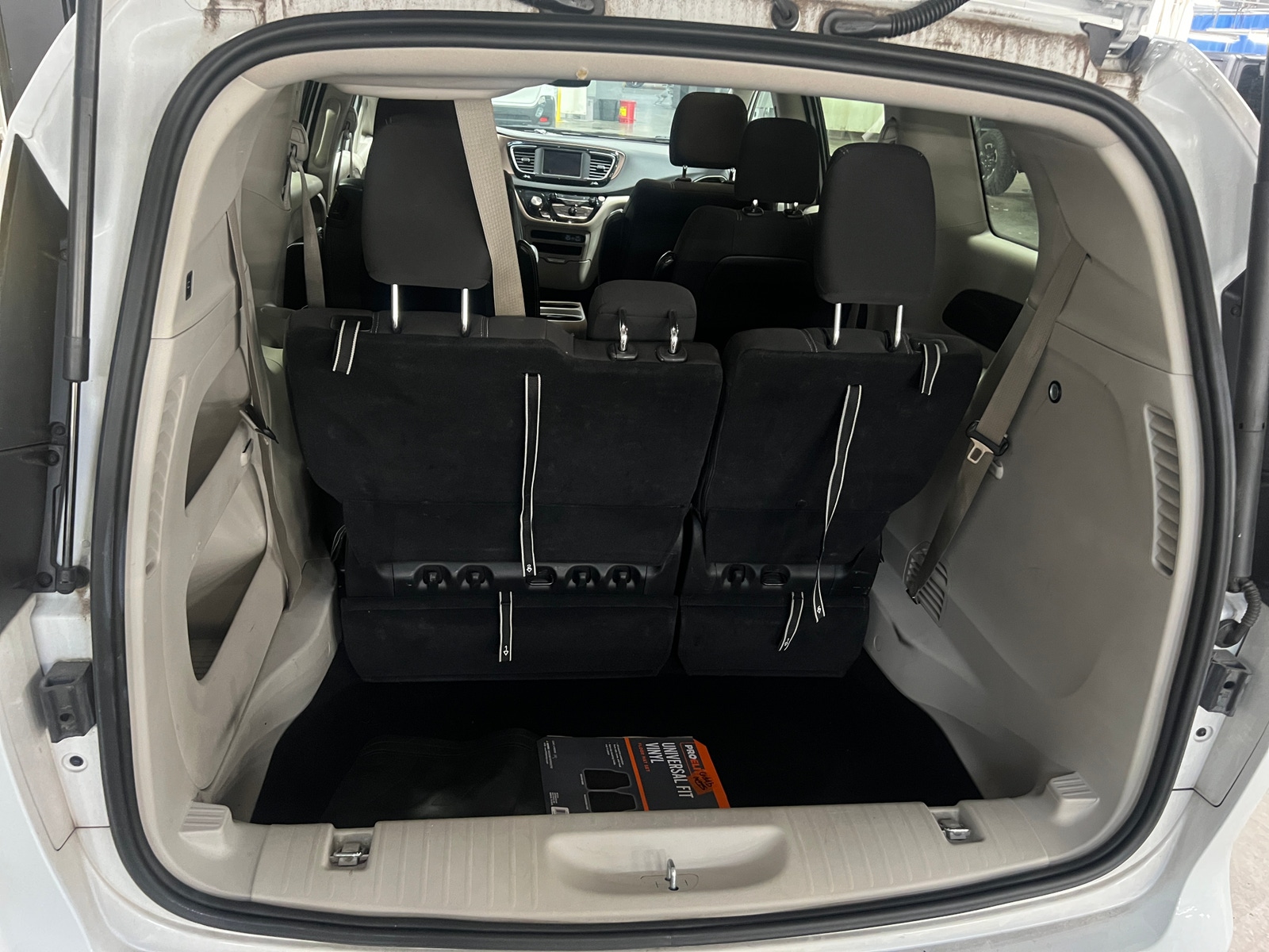 Thumbnail: 2023 Chrysler Voyager - 7