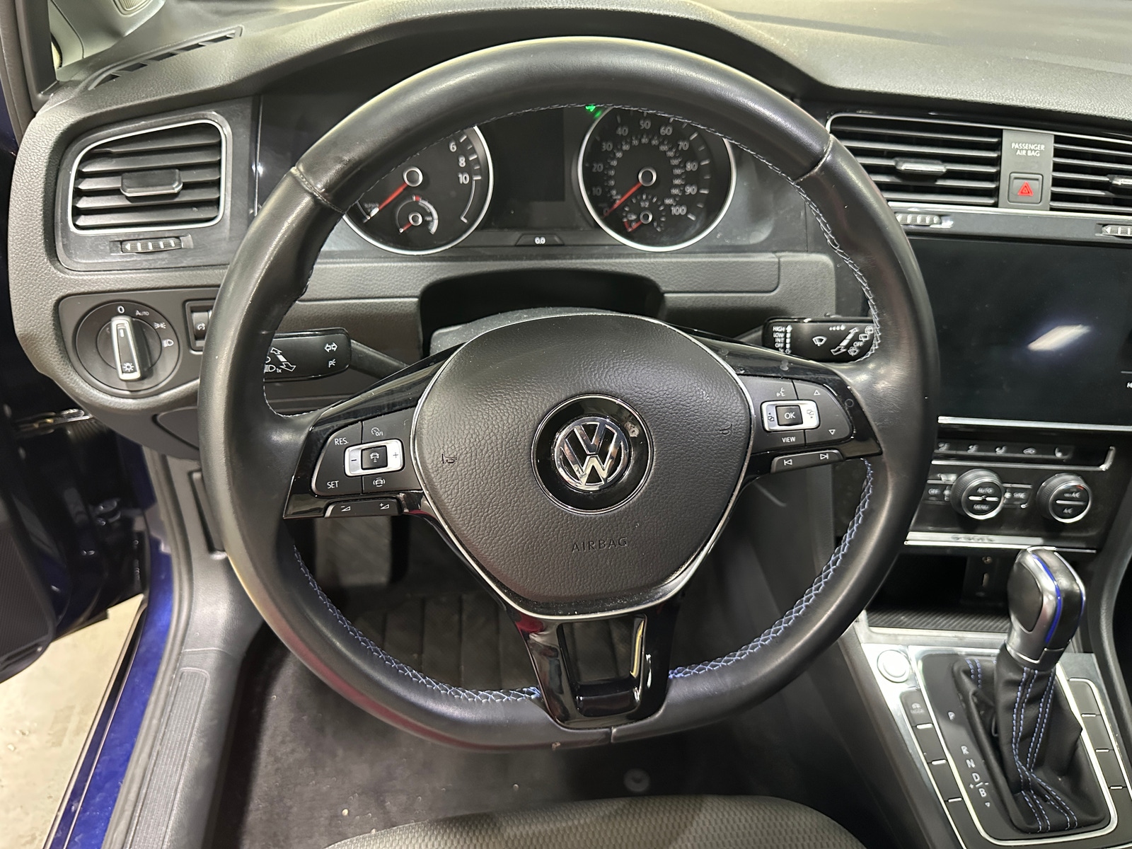 Thumbnail: 2019 Volkswagen e-Golf - 5