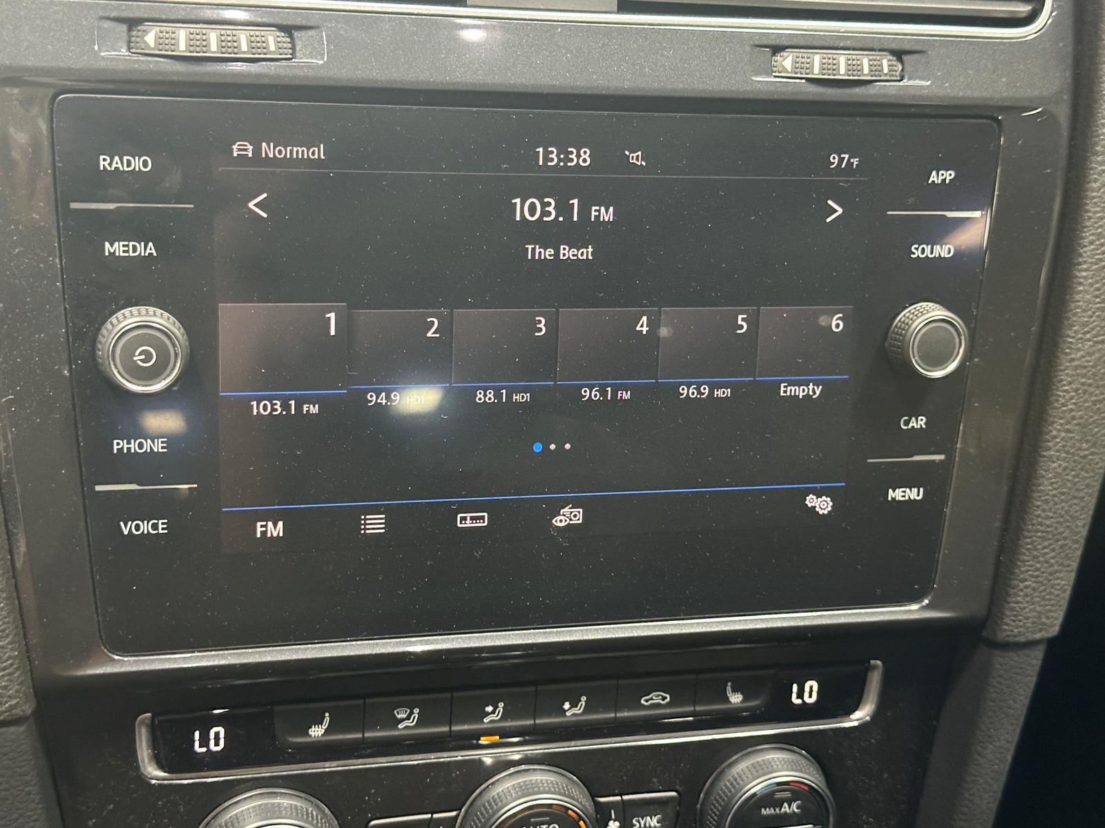 Thumbnail: 2019 Volkswagen e-Golf - 4