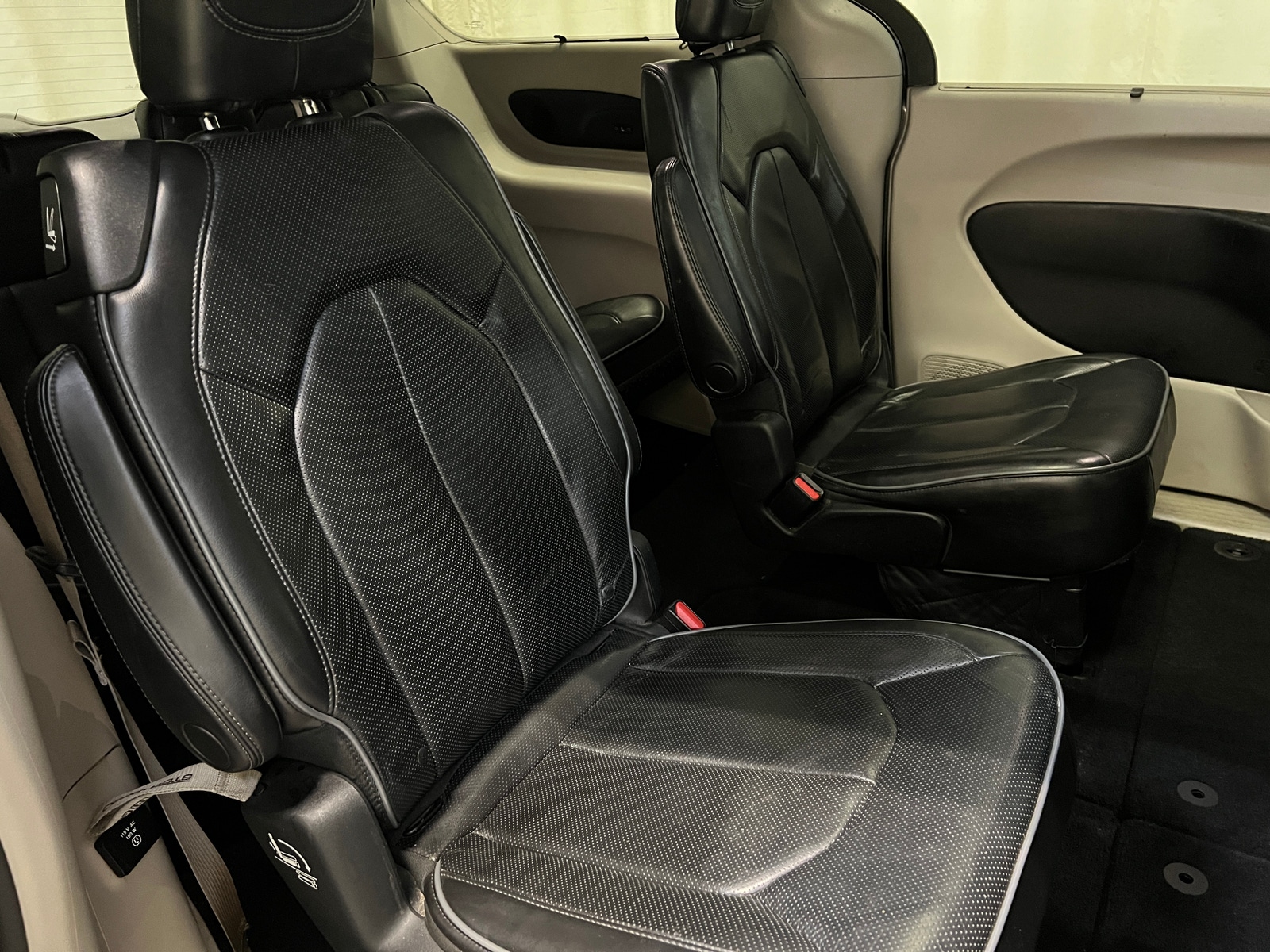 Thumbnail: 2018 Chrysler Pacifica - 5
