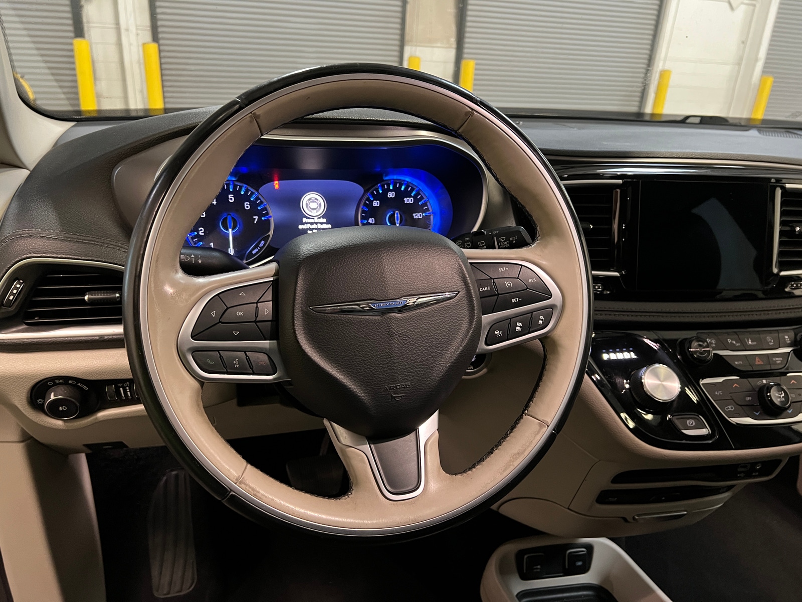 Thumbnail: 2018 Chrysler Pacifica - 4