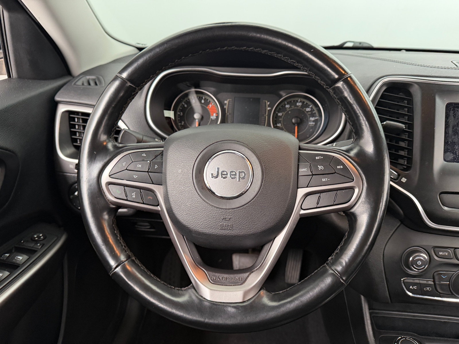 Thumbnail: 2020 Jeep Cherokee - 4