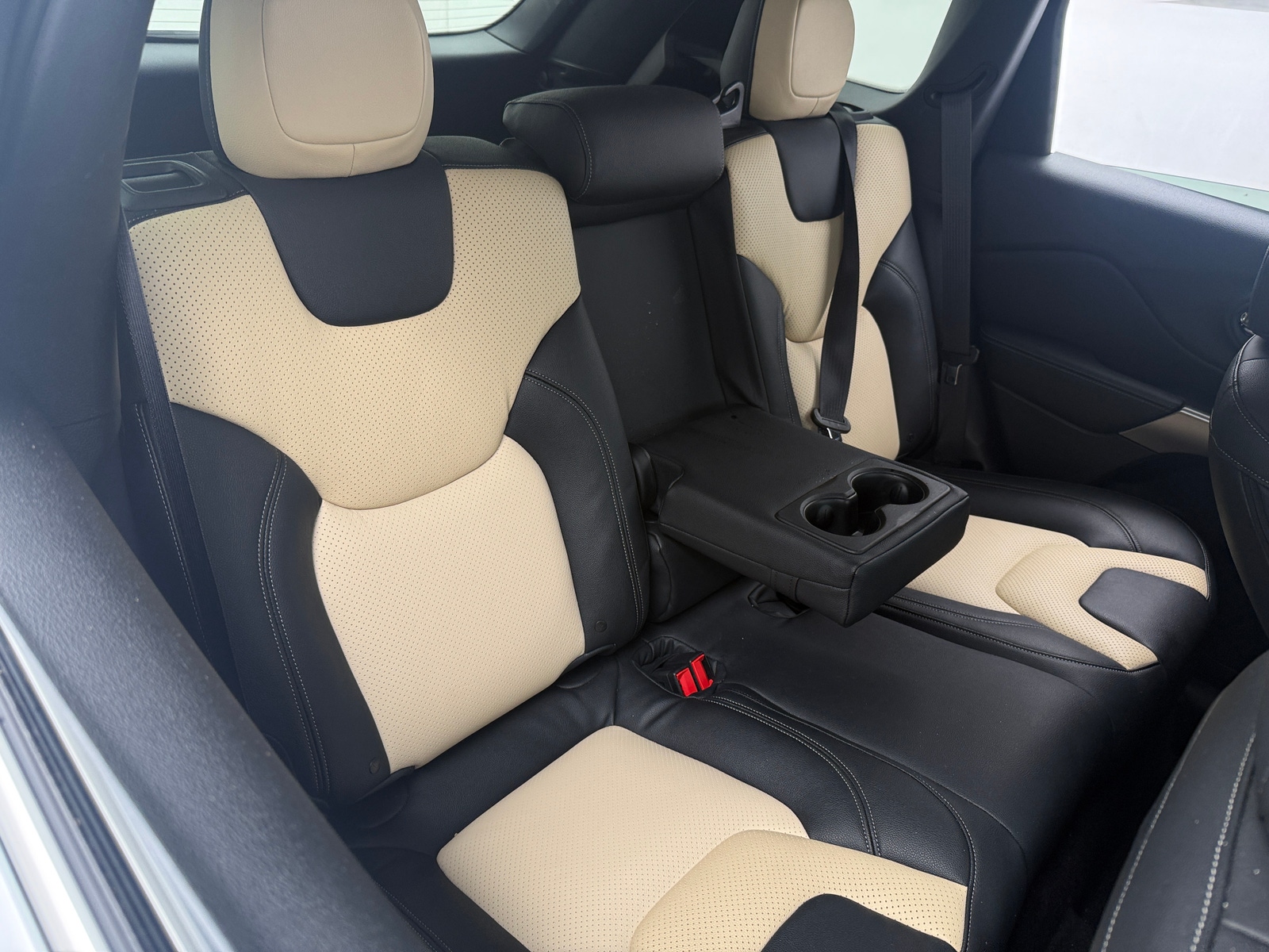 Thumbnail: 2019 Jeep Cherokee - 5