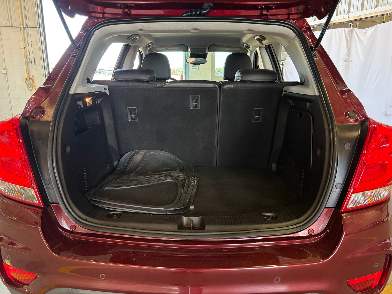 Thumbnail: 2017 Chevrolet Trax - 6