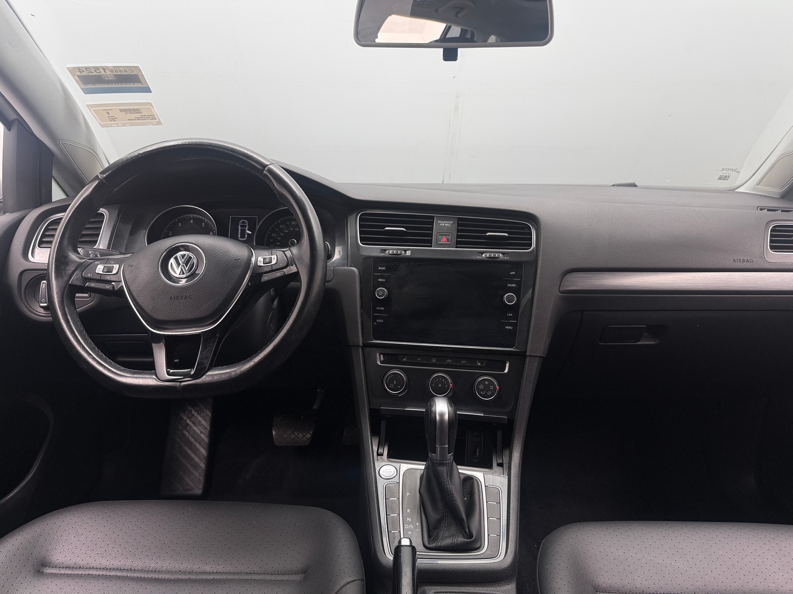 Thumbnail: 2018 Volkswagen e-Golf - 2