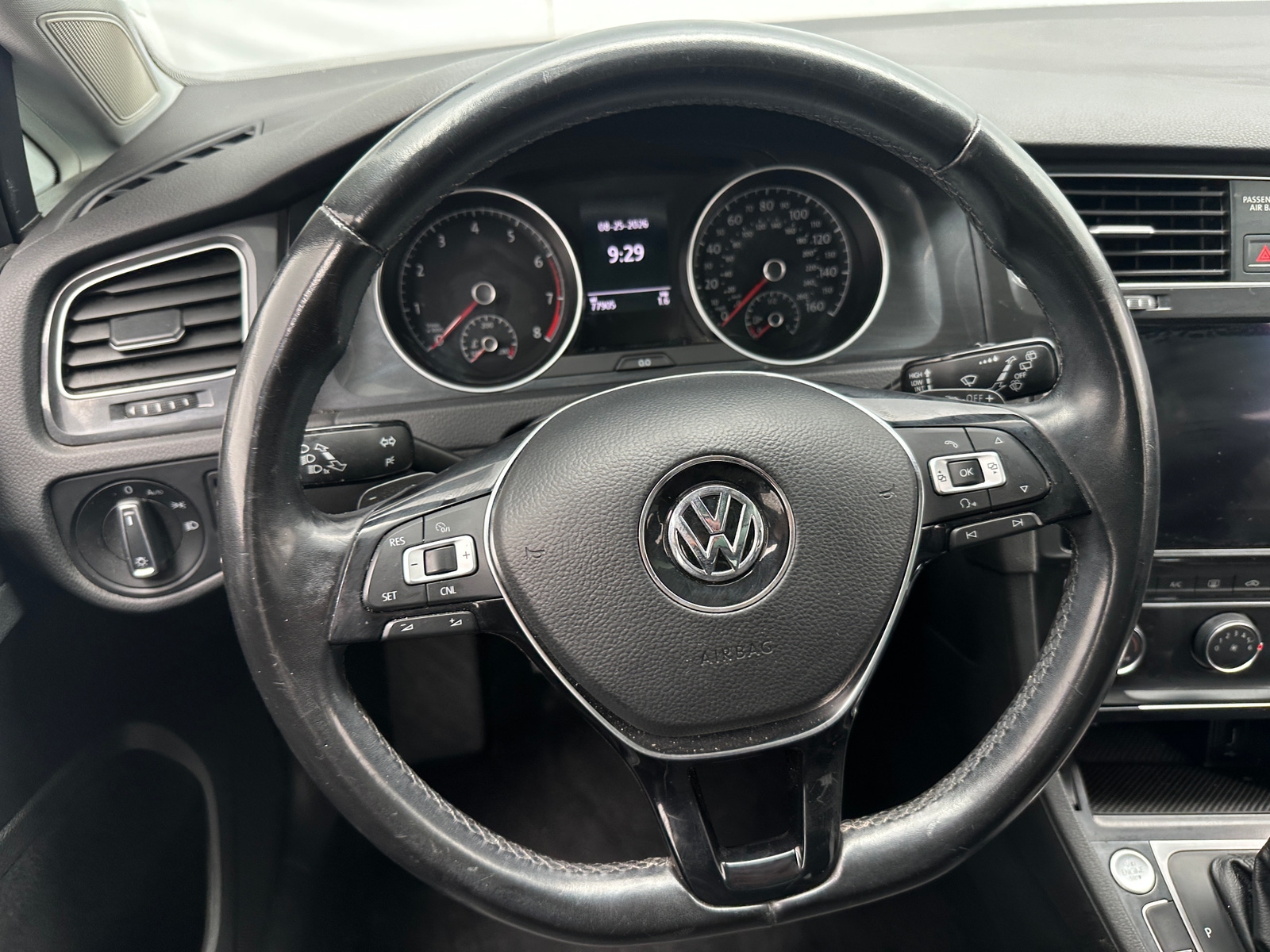 Thumbnail: 2018 Volkswagen e-Golf - 4