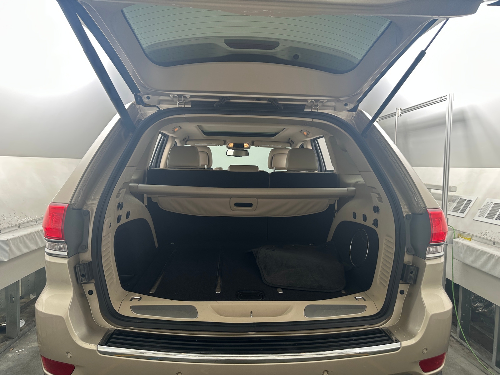 Thumbnail: 2015 Jeep Grand Cherokee - 6