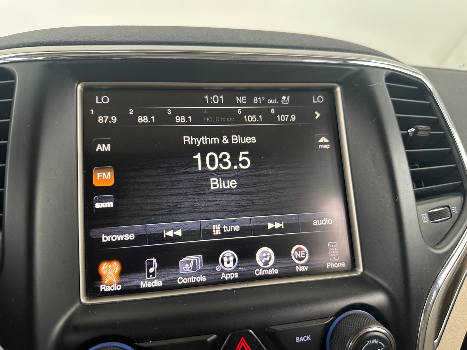 Thumbnail: 2015 Jeep Grand Cherokee - 3