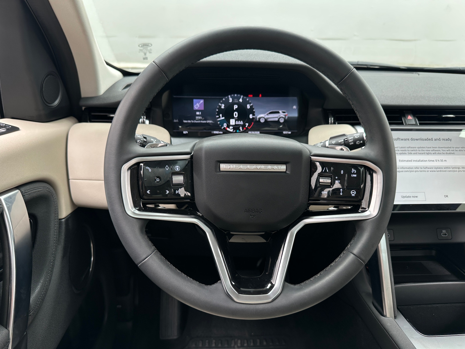 Thumbnail: 2025 Land Rover Discovery Sport - 4