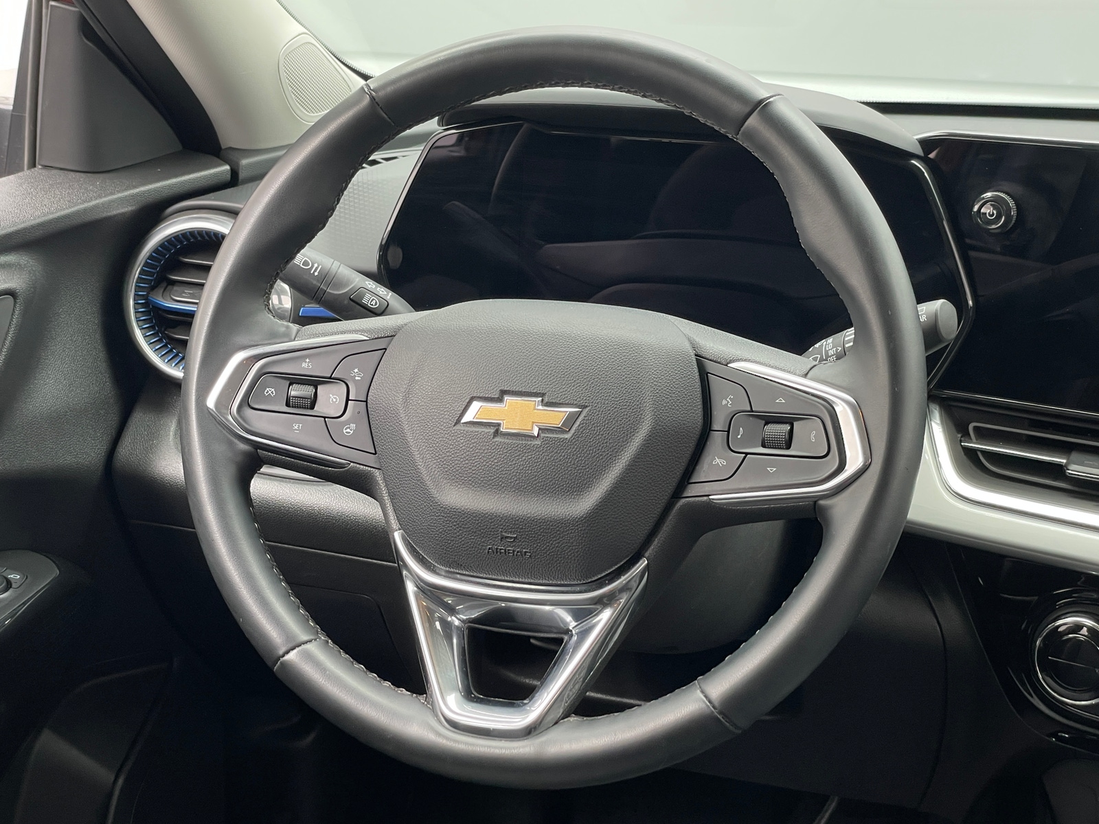 Thumbnail: 2025 Chevrolet Trax - 4