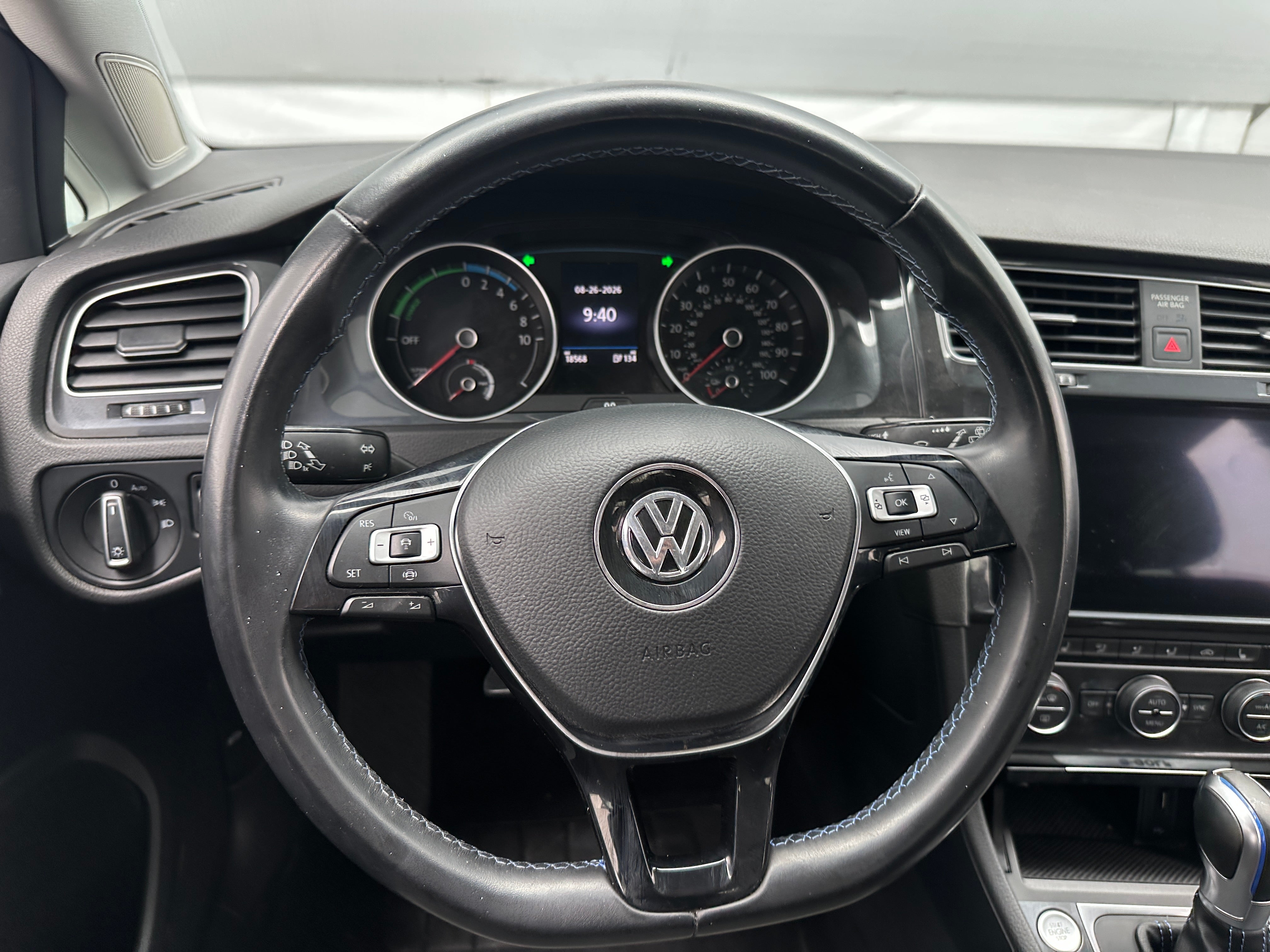 Used 2019 Volkswagen e-Golf e-Golf SE with VIN WVWKR7AU7KW917929 for sale in Oak Creek, WI