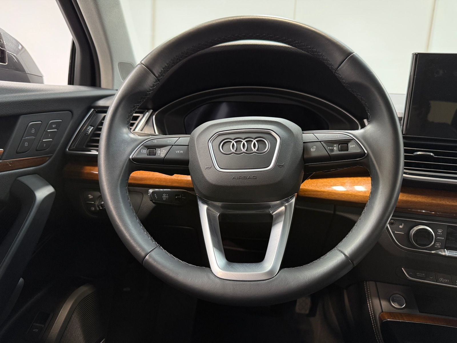Thumbnail: 2023 Audi Q5 - 4