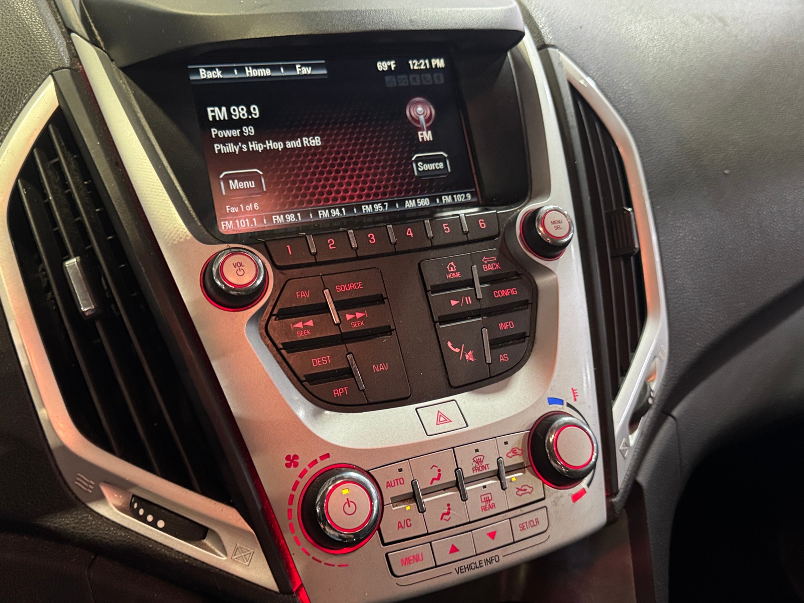 Thumbnail: 2017 GMC Terrain - 4