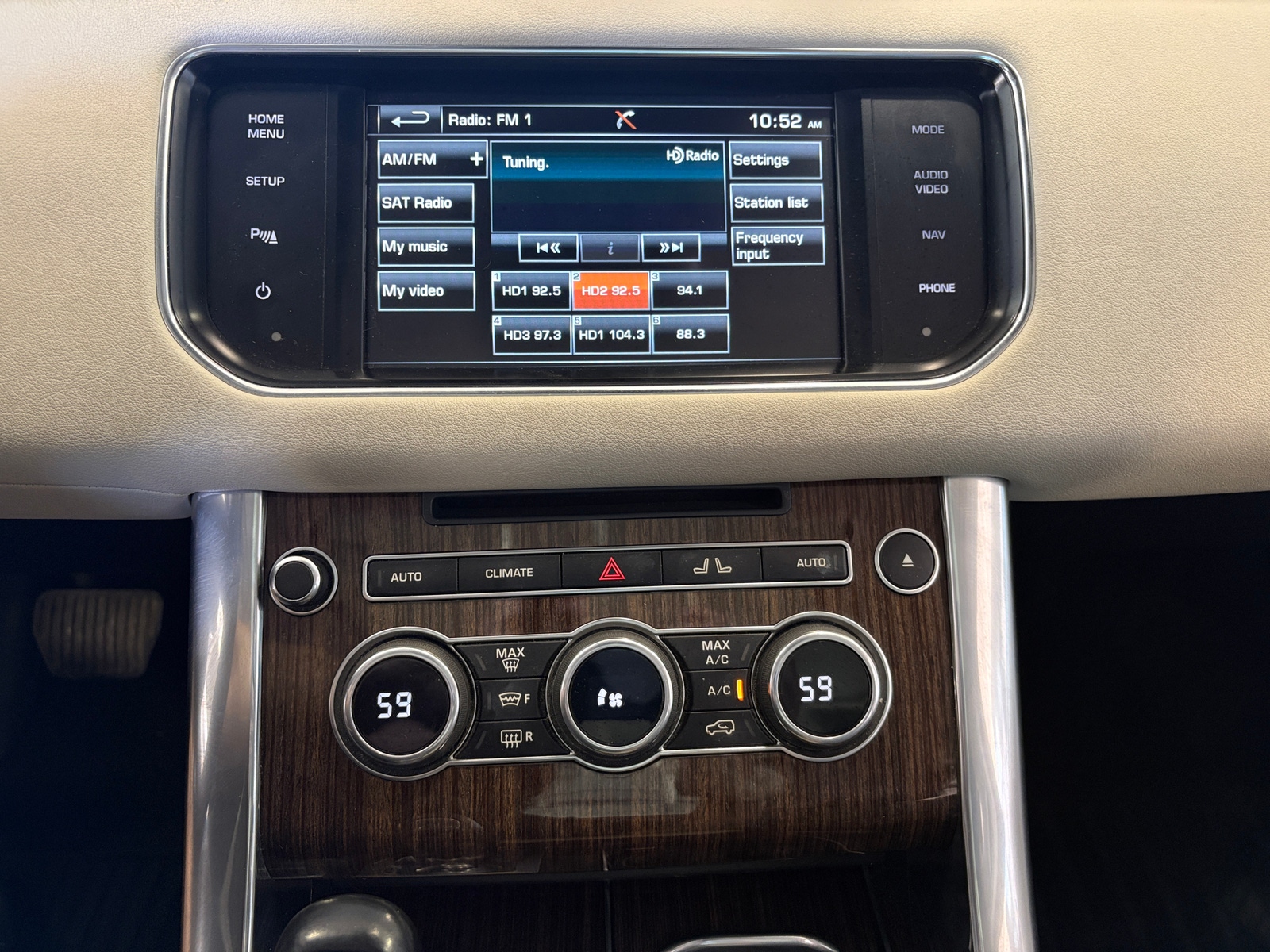 Thumbnail: 2015 Land Rover Range Rover Sport - 3