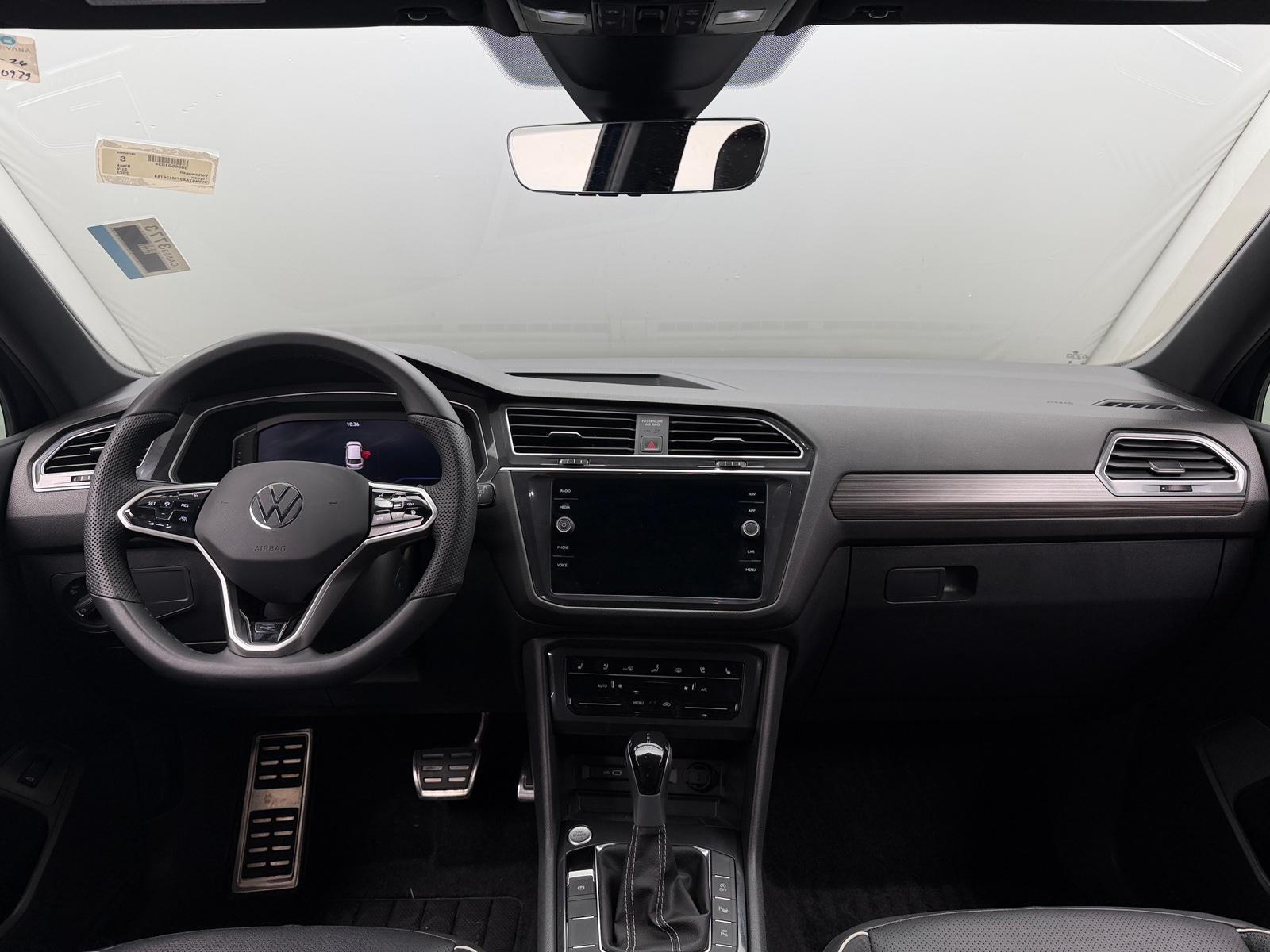 Thumbnail: 2023 Volkswagen Tiguan - 3