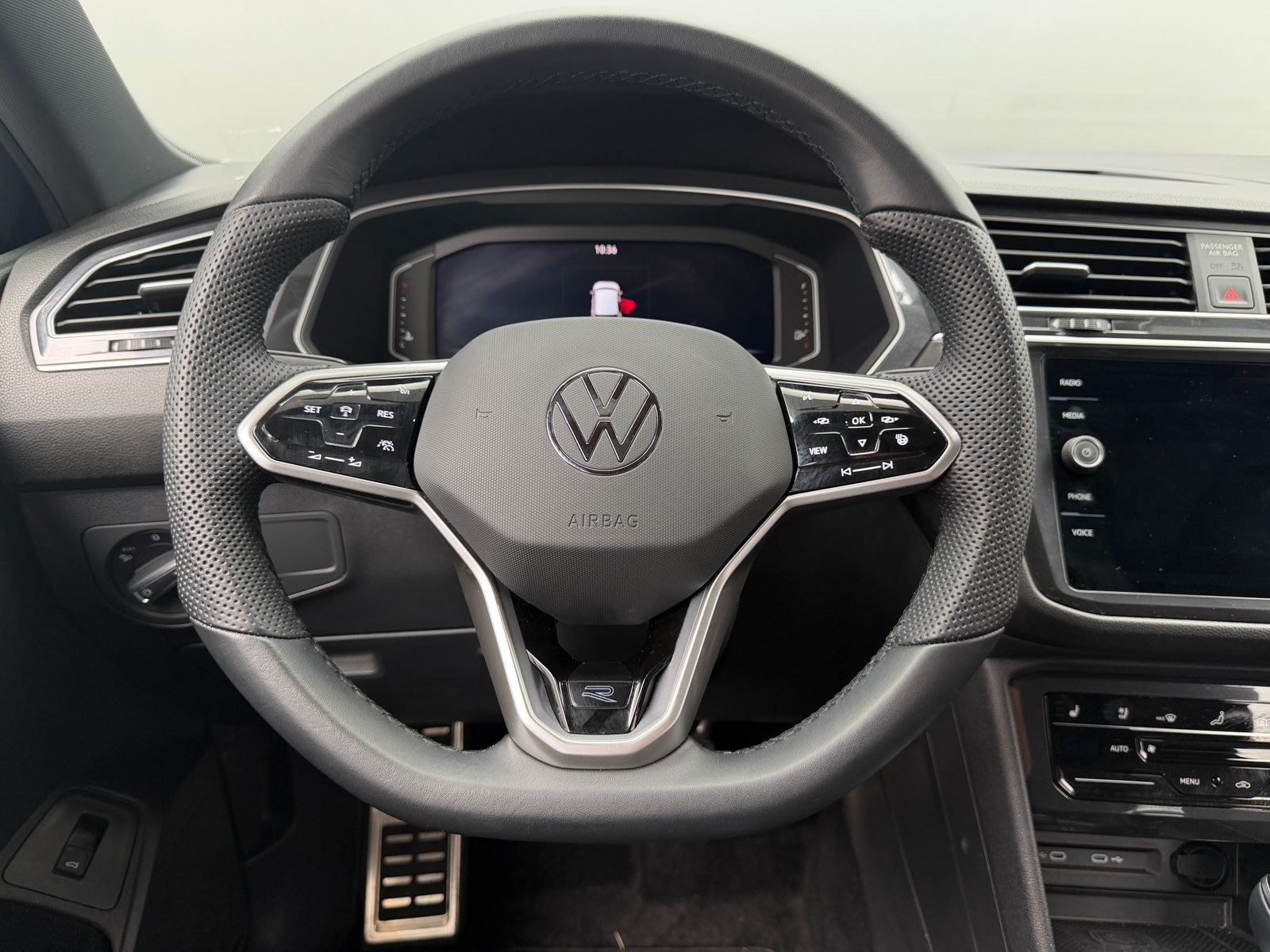Thumbnail: 2023 Volkswagen Tiguan - 5