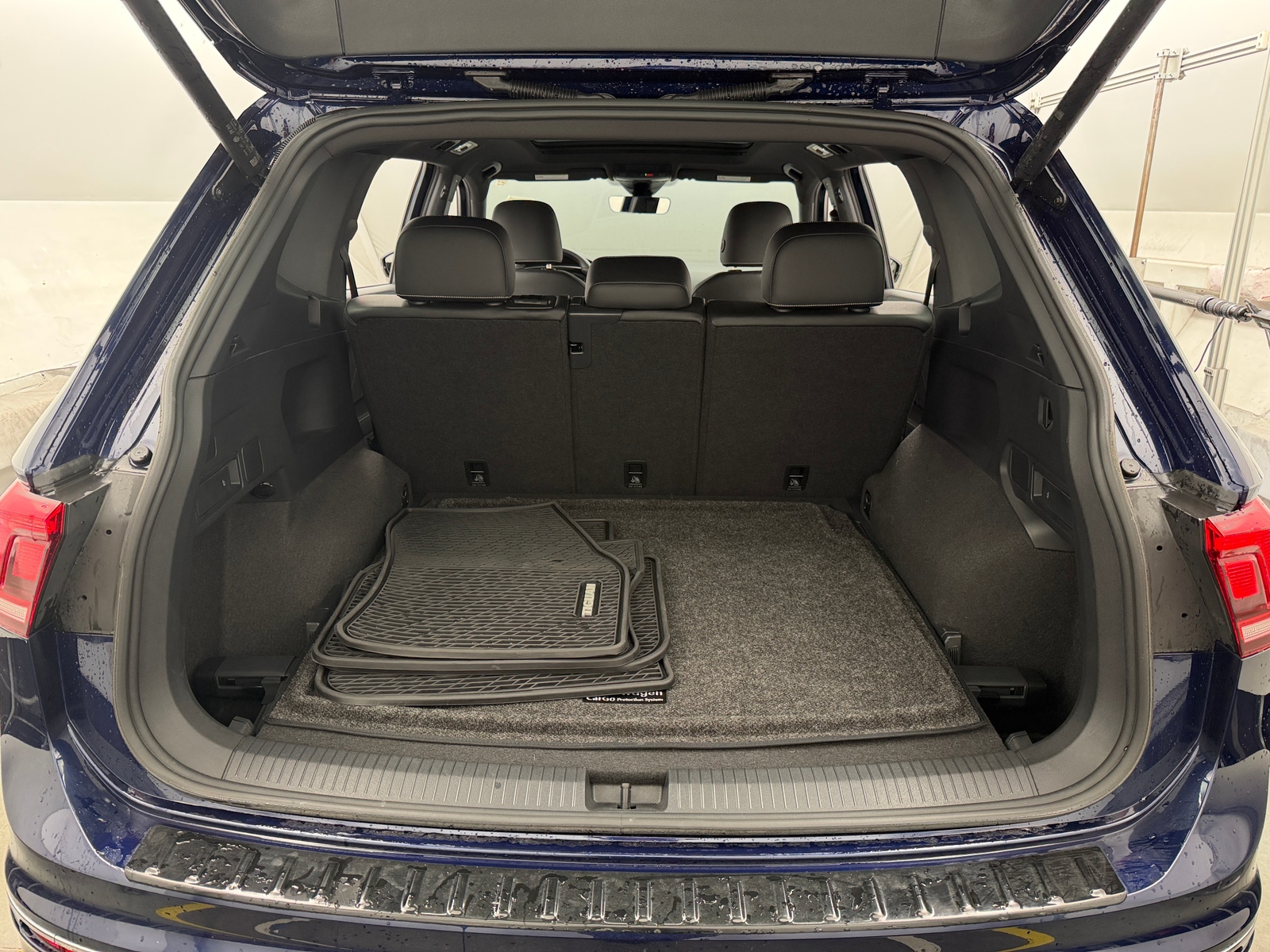 Thumbnail: 2023 Volkswagen Tiguan - 7