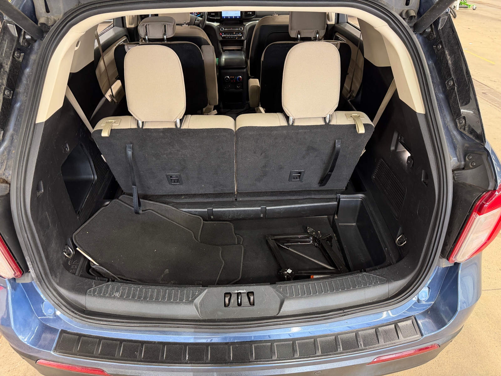 Thumbnail: 2020 Ford Explorer - 7