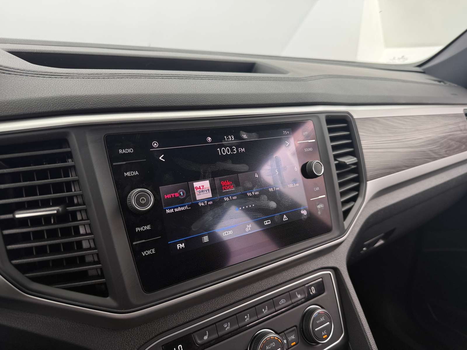 Thumbnail: 2021 Volkswagen Atlas - 3