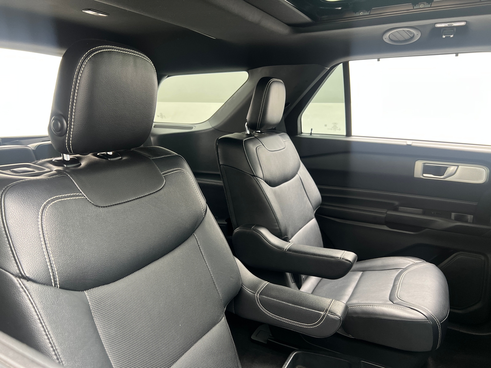 Thumbnail: 2020 Ford Explorer - 5