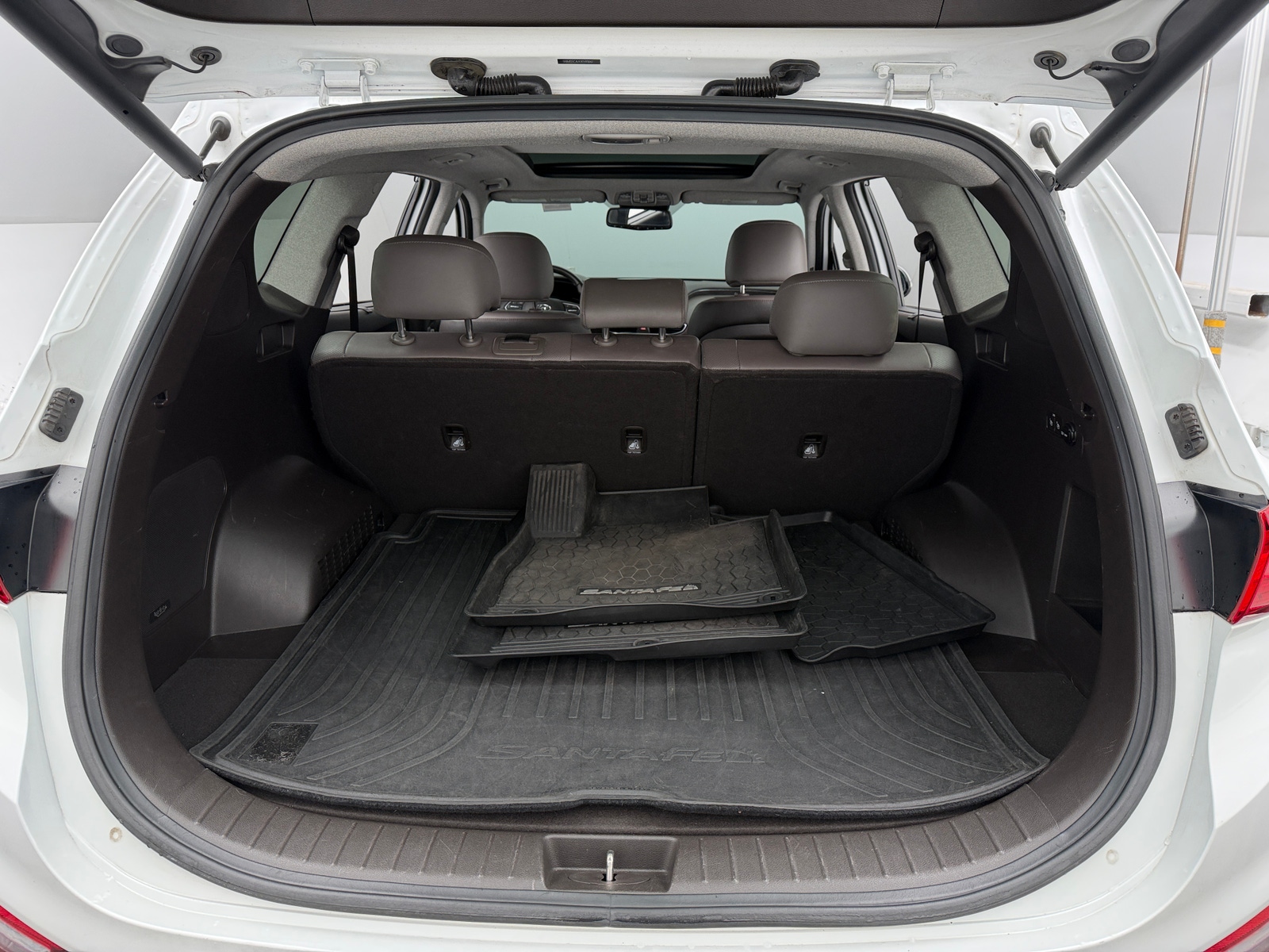 Thumbnail: 2019 Hyundai Santa Fe - 6