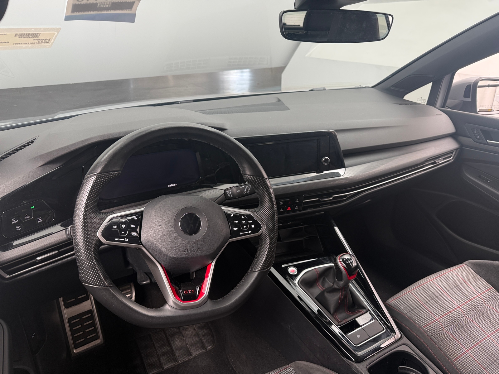 Thumbnail: 2023 Volkswagen Golf - 3
