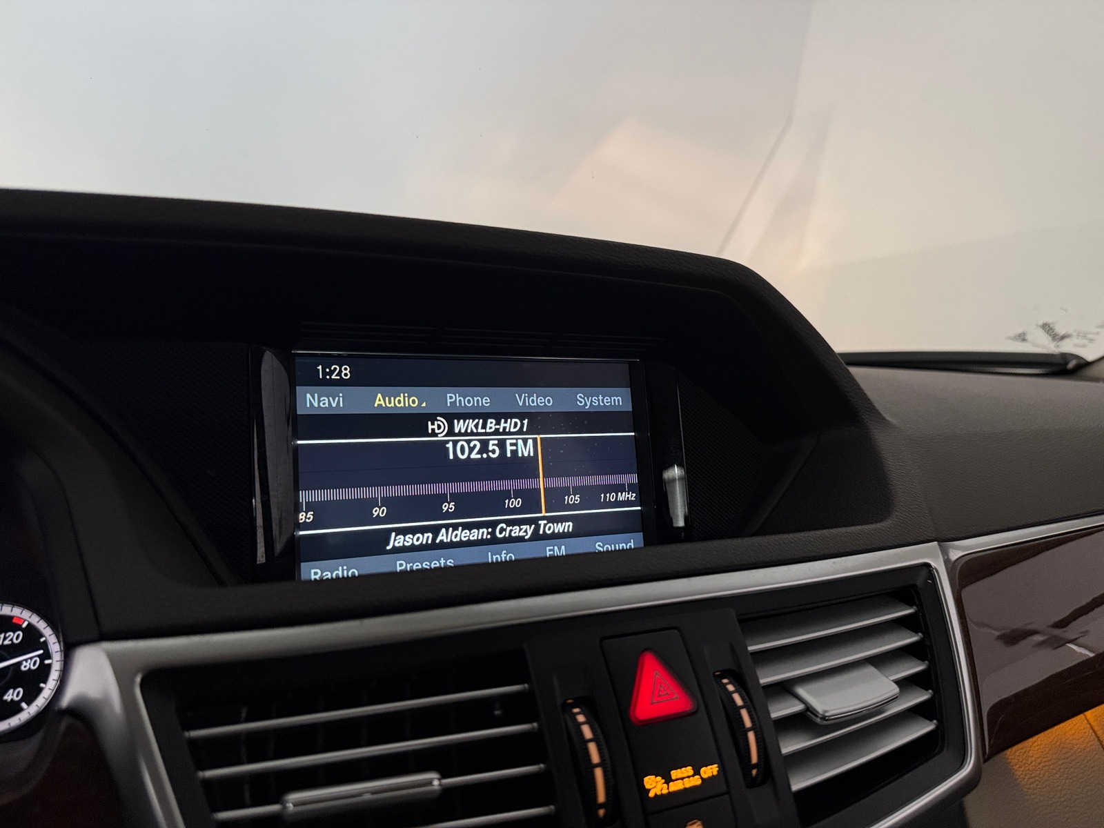 Thumbnail: 2010 Mercedes-Benz E-Class - 3