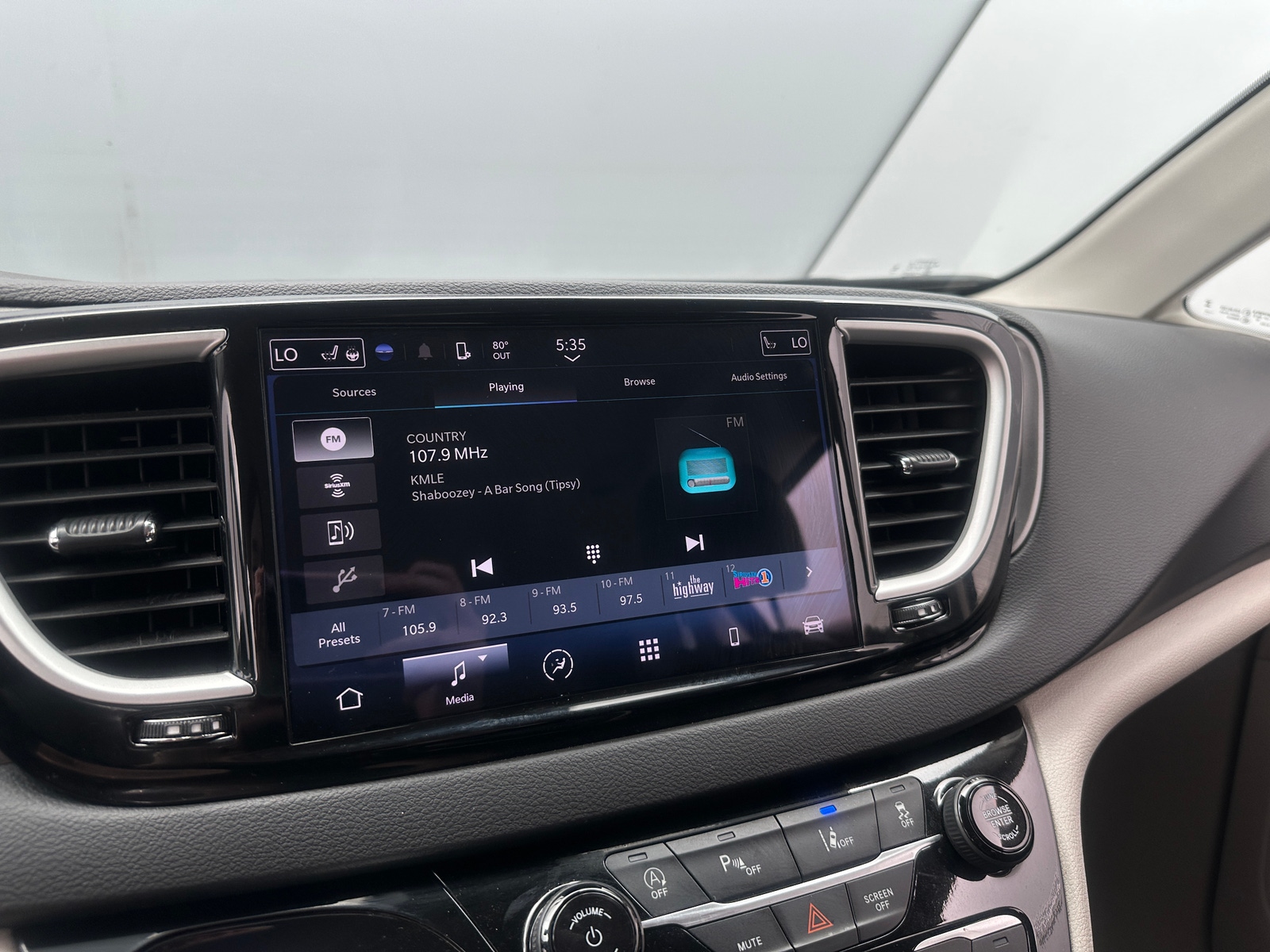 Thumbnail: 2024 Chrysler Pacifica - 3