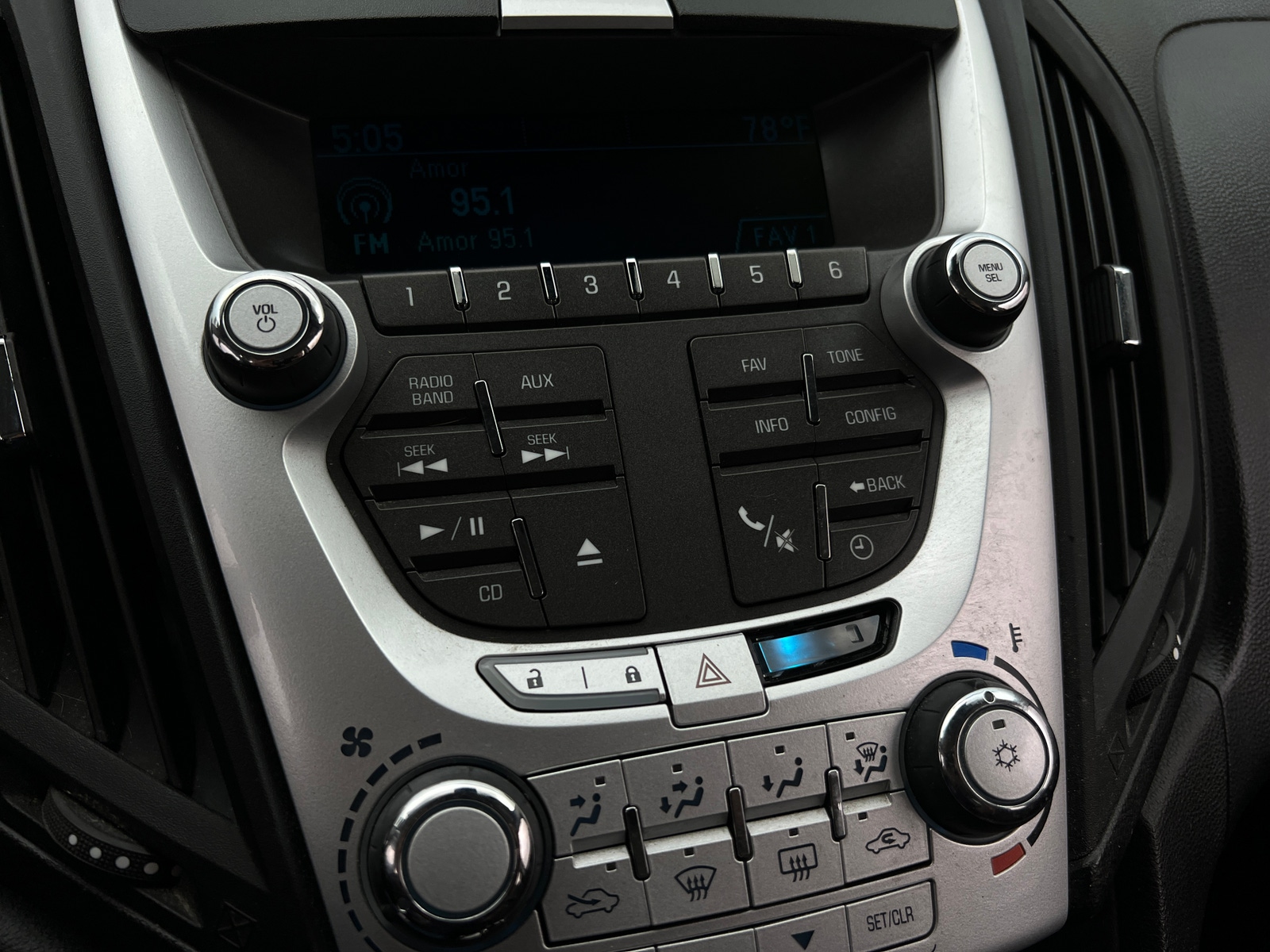 Thumbnail: 2011 Chevrolet Equinox - 4