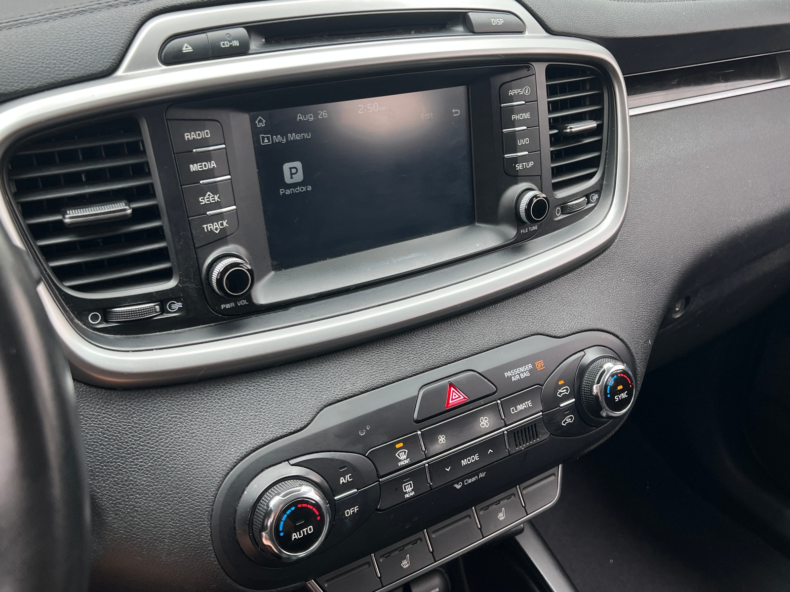 Thumbnail: 2017 Kia Sorento - 4