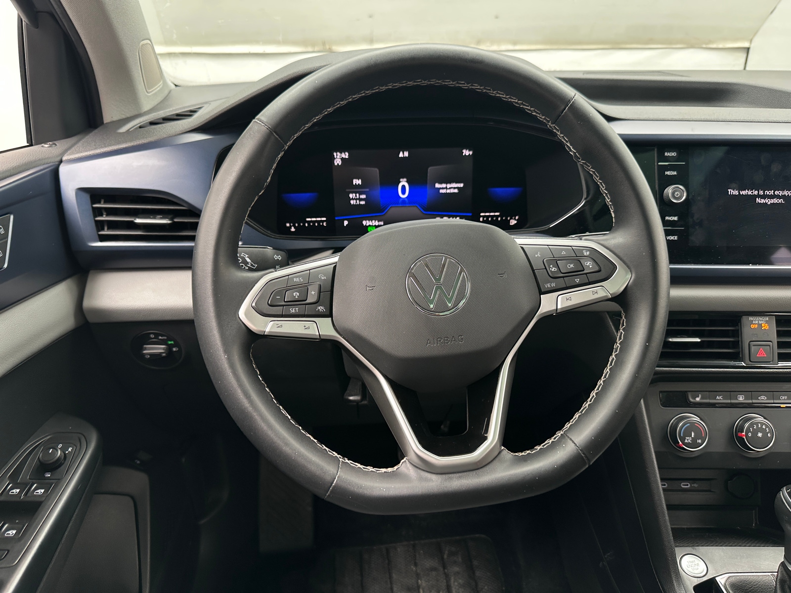 Thumbnail: 2022 Volkswagen Taos - 4