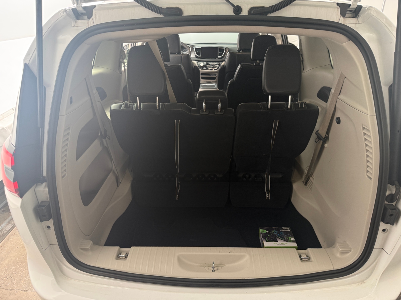 Thumbnail: 2024 Chrysler Pacifica - 6