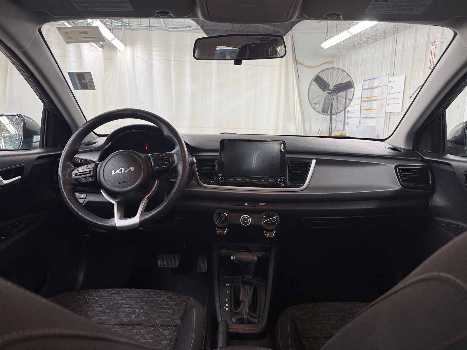 Thumbnail: 2023 Kia Rio - 3