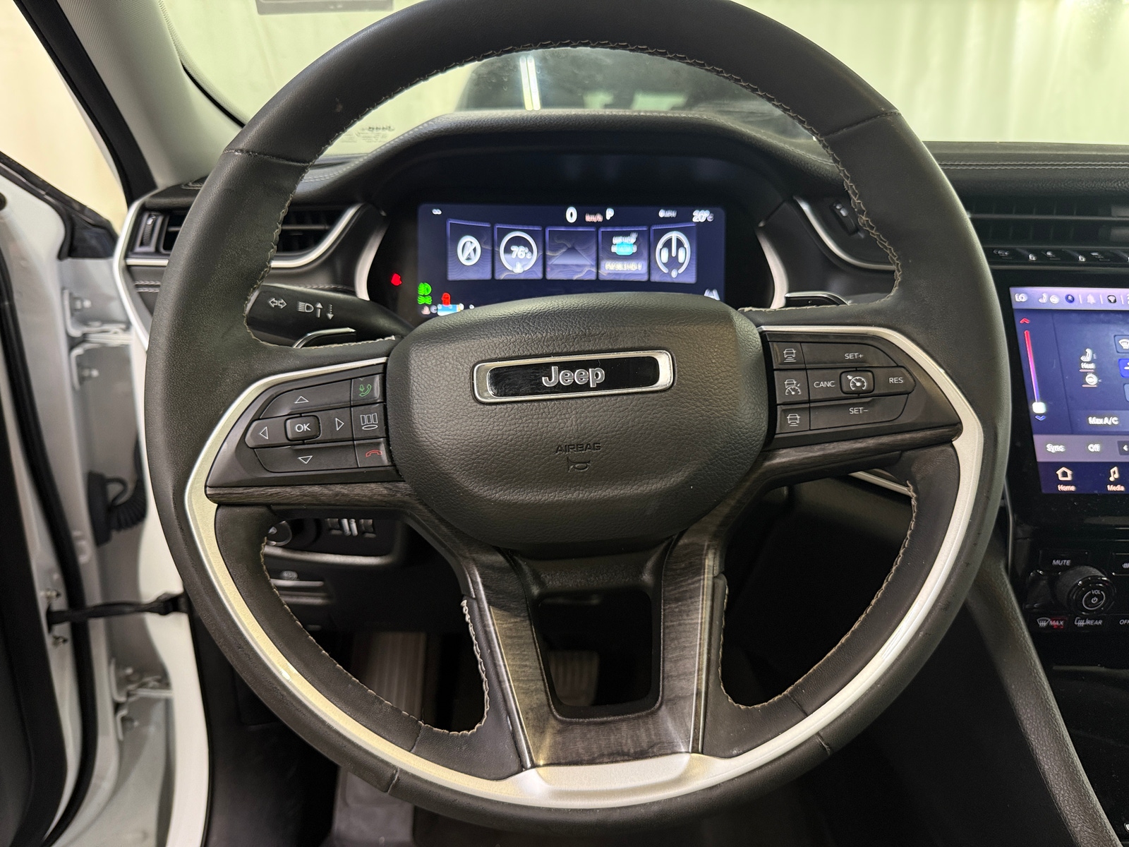 Thumbnail: 2023 Jeep Grand Cherokee - 4